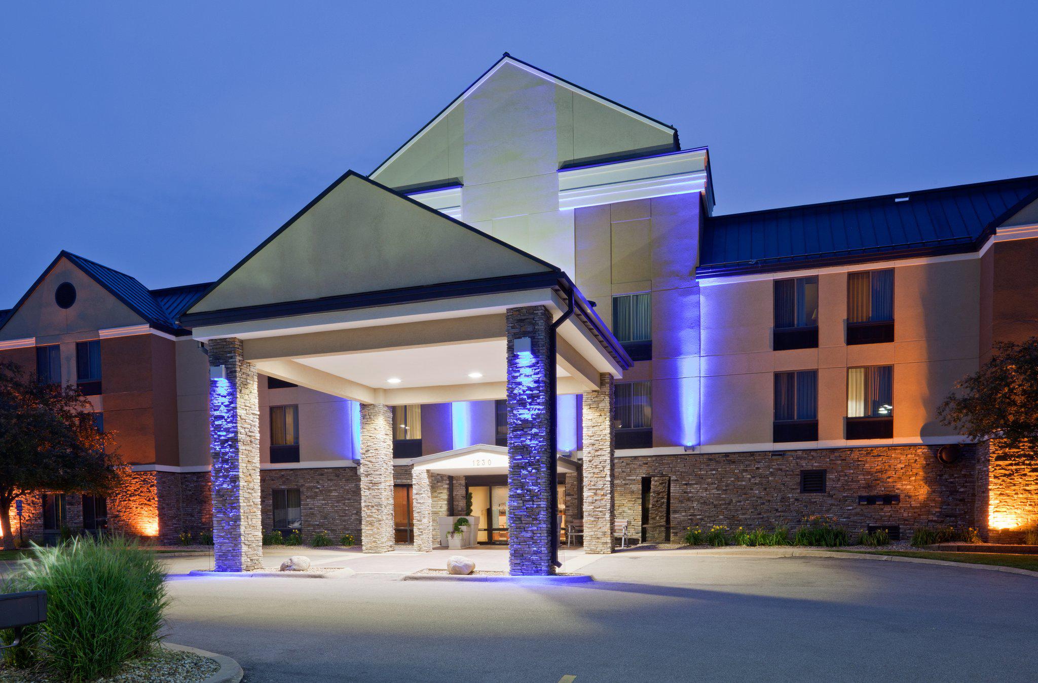 Holiday Inn Express Cedar Rapids (Collins Rd) Photo