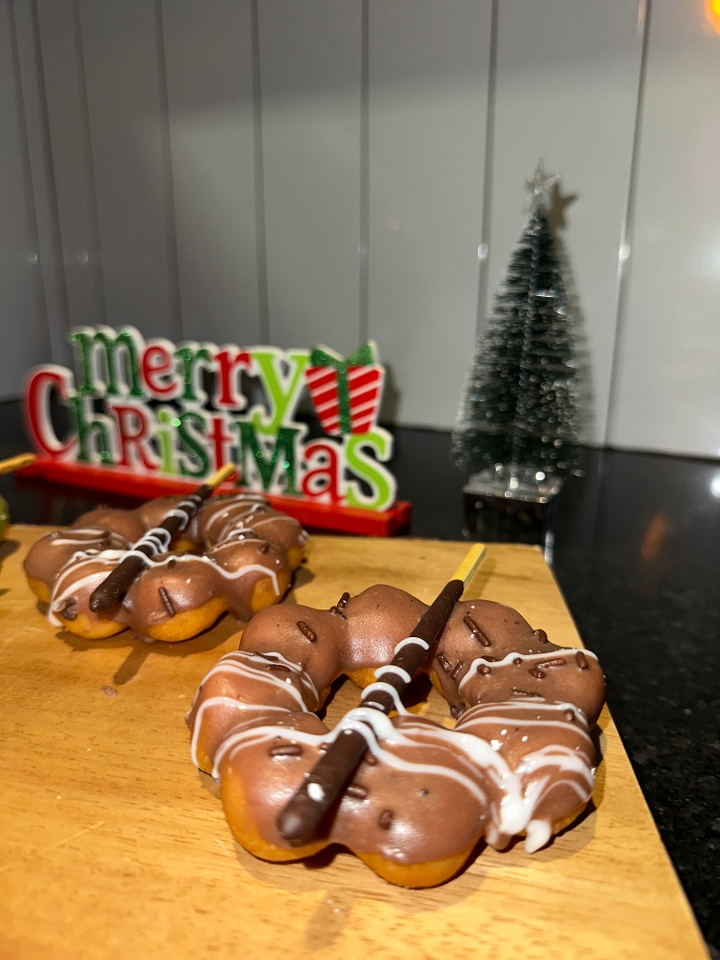 CHOCOLATE MOCHI DONUT