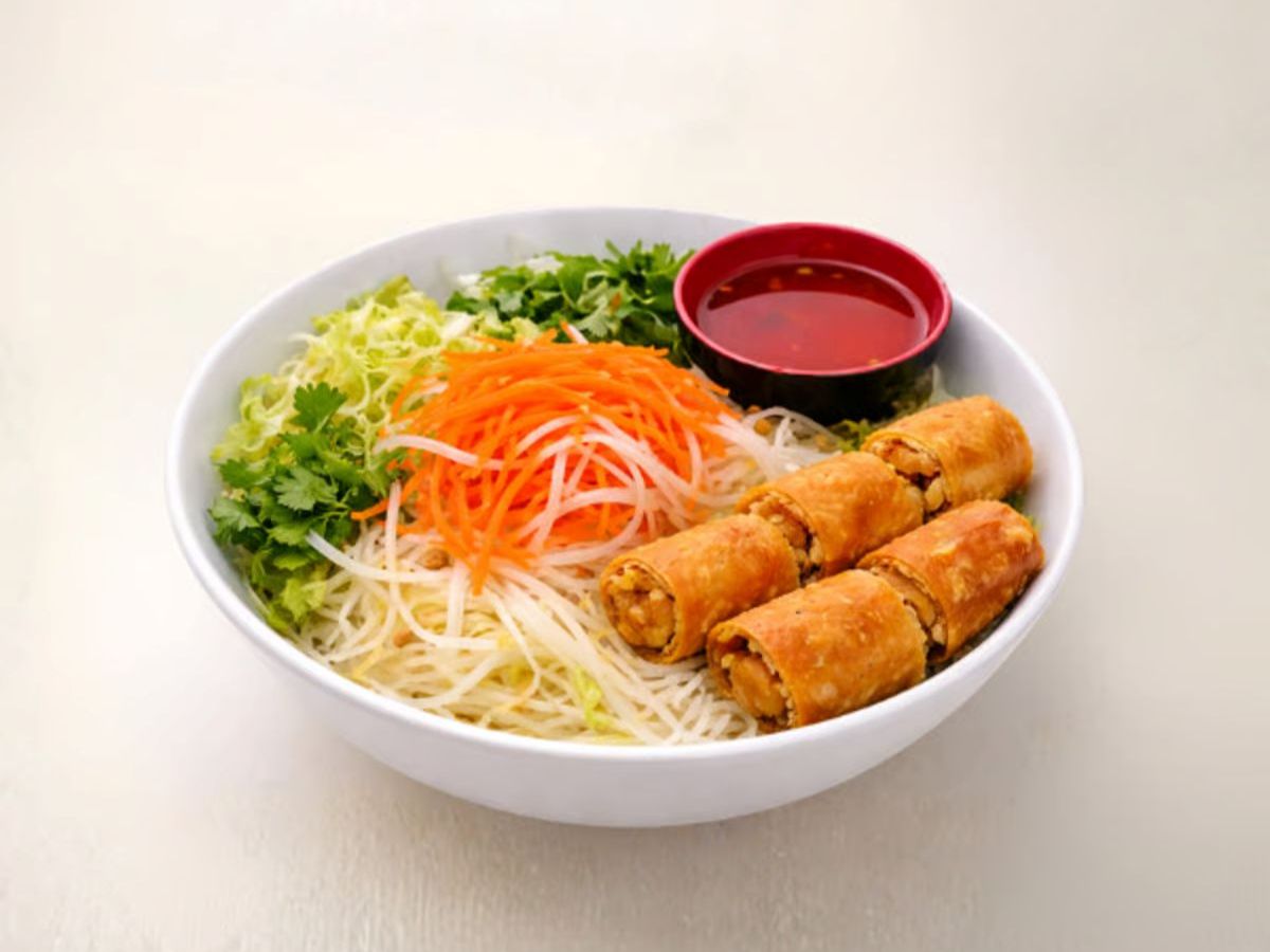 25 Egg Roll Noodle Salad