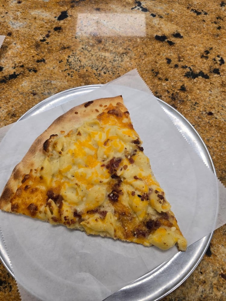 Bacon Mac & Cheese slice