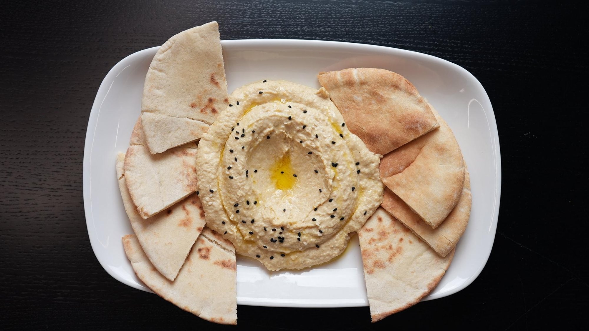 Fresh Hummus with Warm Pita Bread