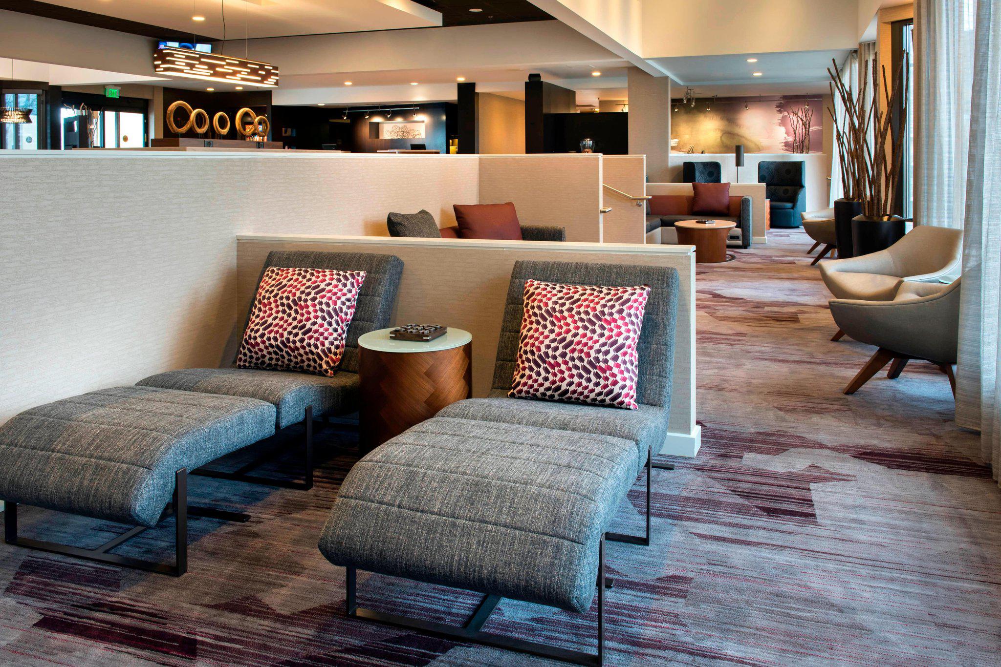 Courtyard by Marriott Chicago Naperville Photo