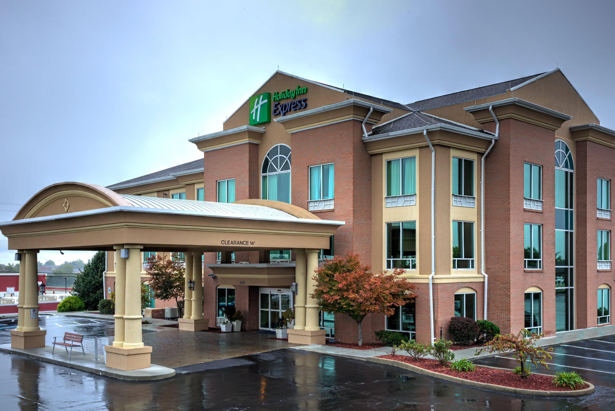 Holiday Inn Express & Suites Richmond Photo