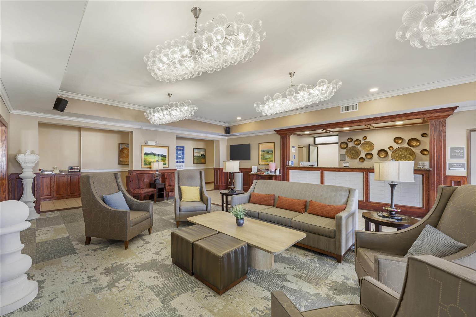 Best Western Plus Butterfield Inn Image
