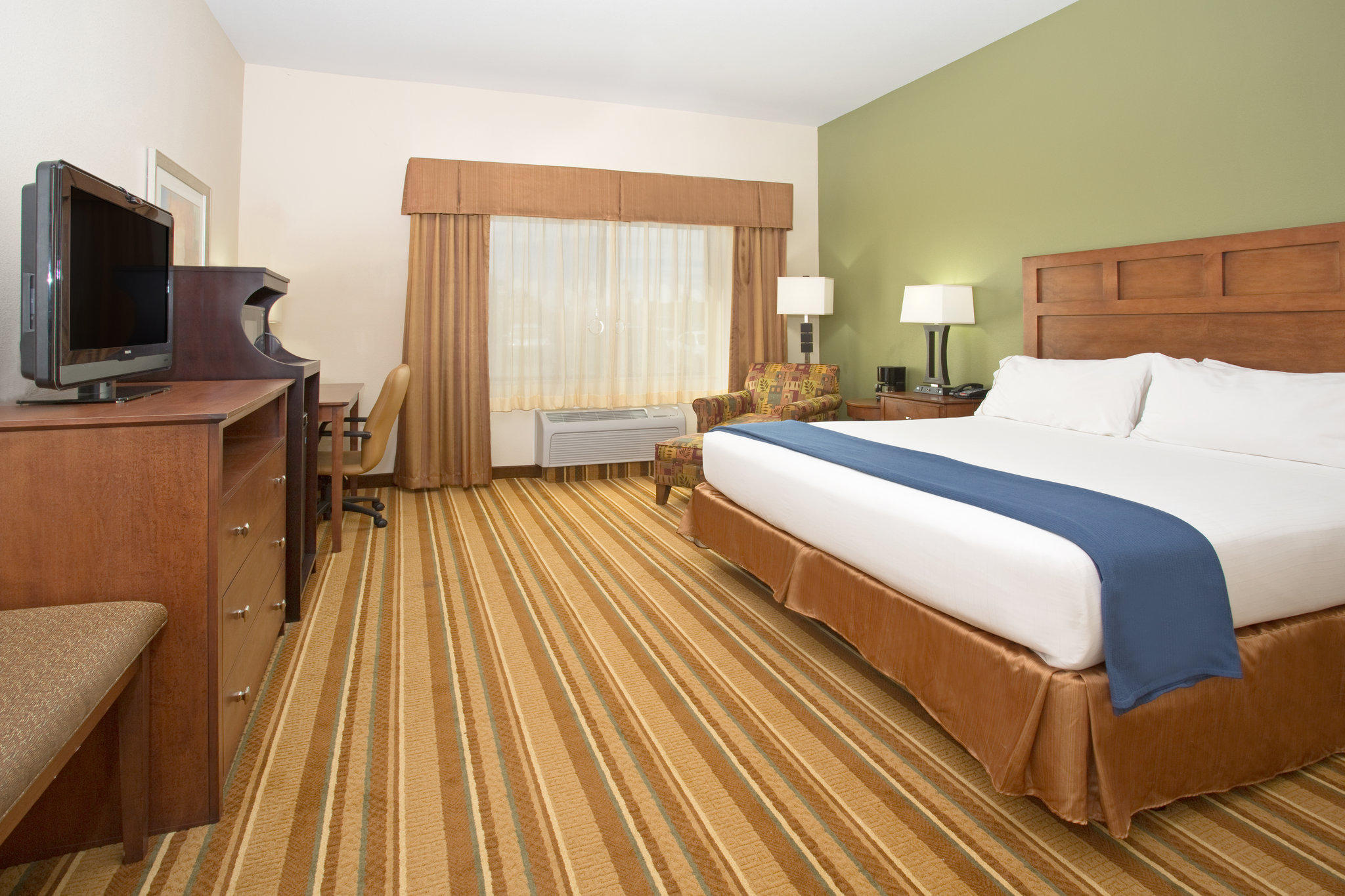 Holiday Inn Express & Suites Los Alamos Entrada Park Photo