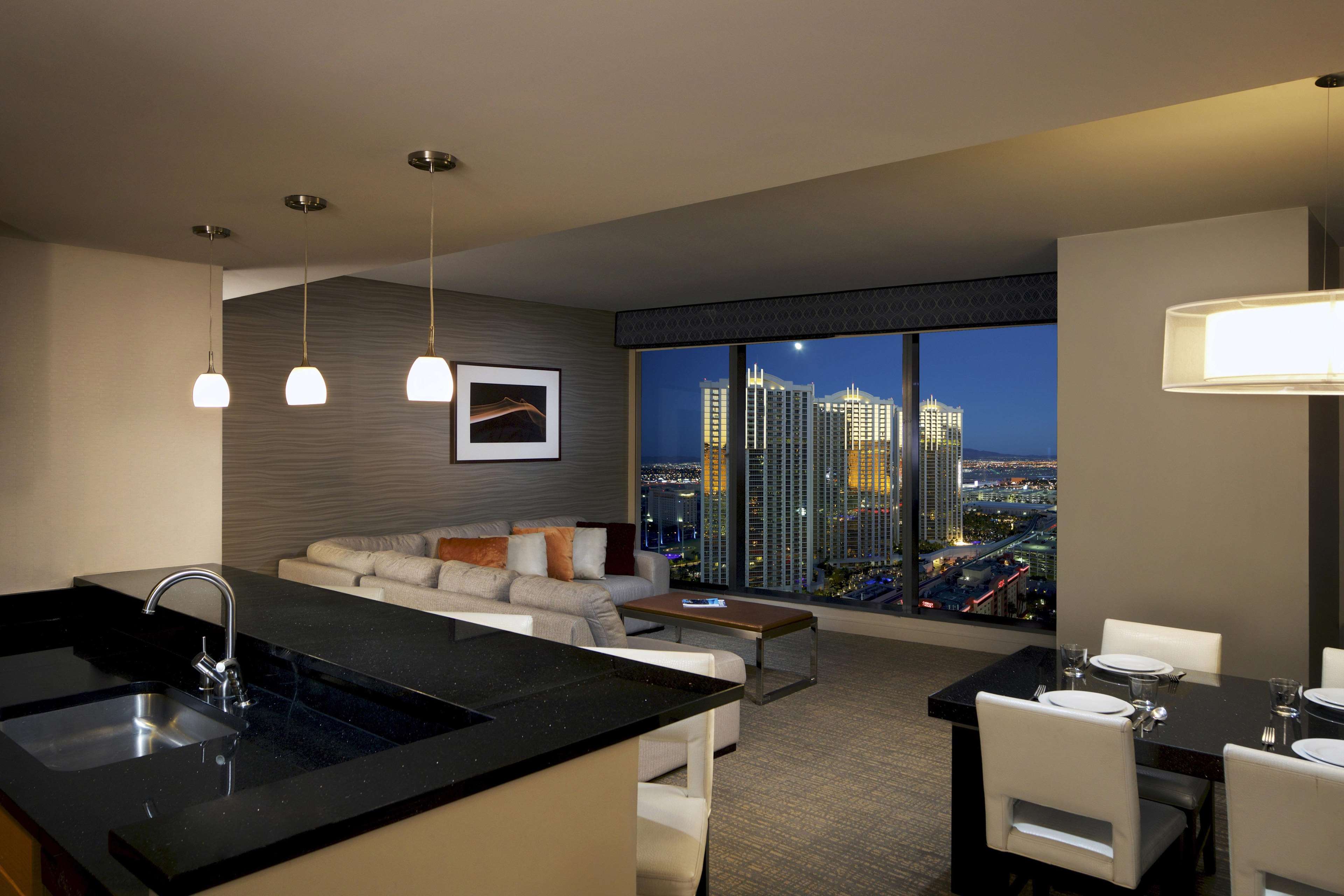 Elara by Hilton Grand Vacations – Center Strip Photo