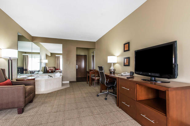 Images Comfort Suites