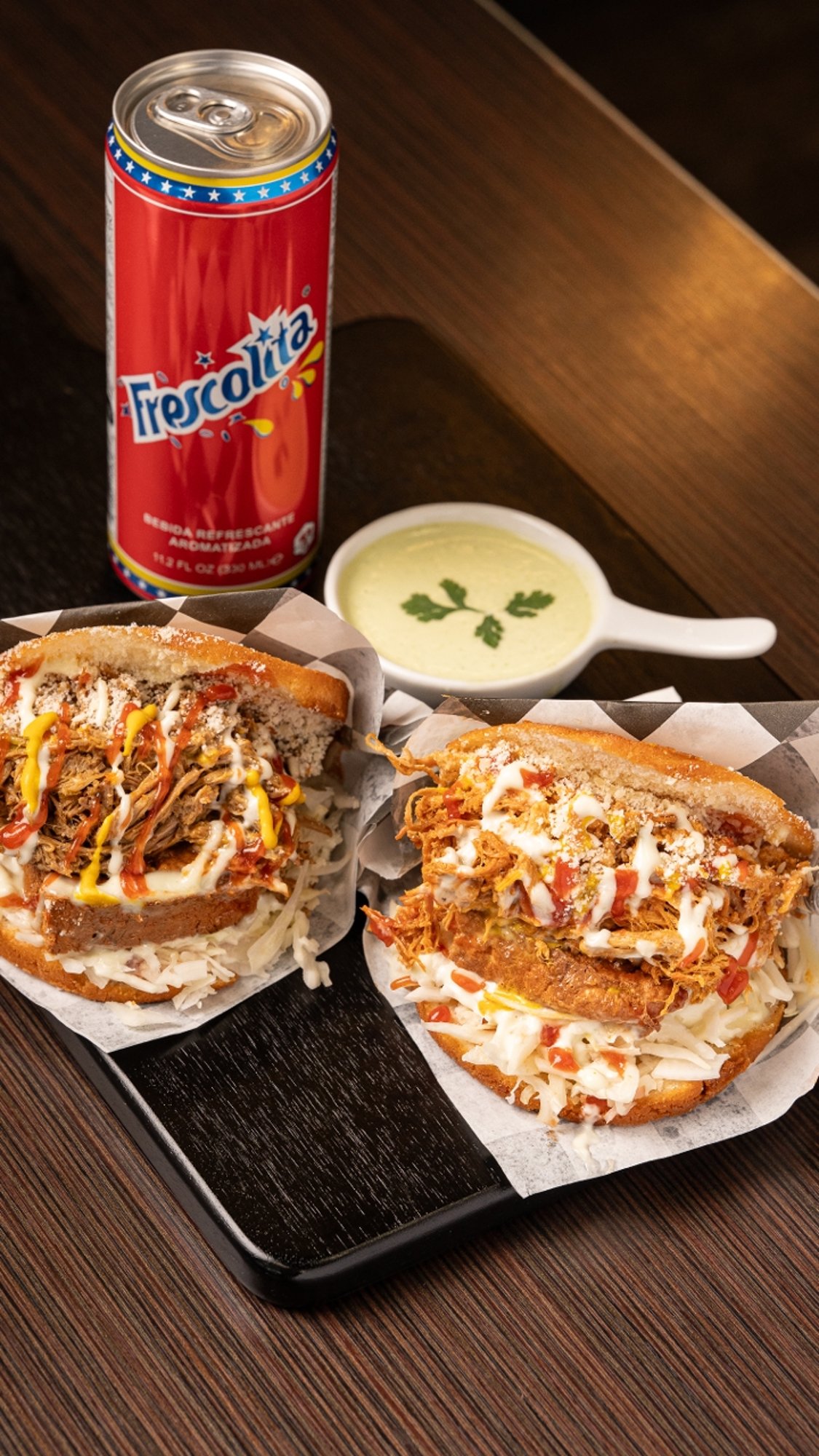 2 Arepas de Carne Mechada