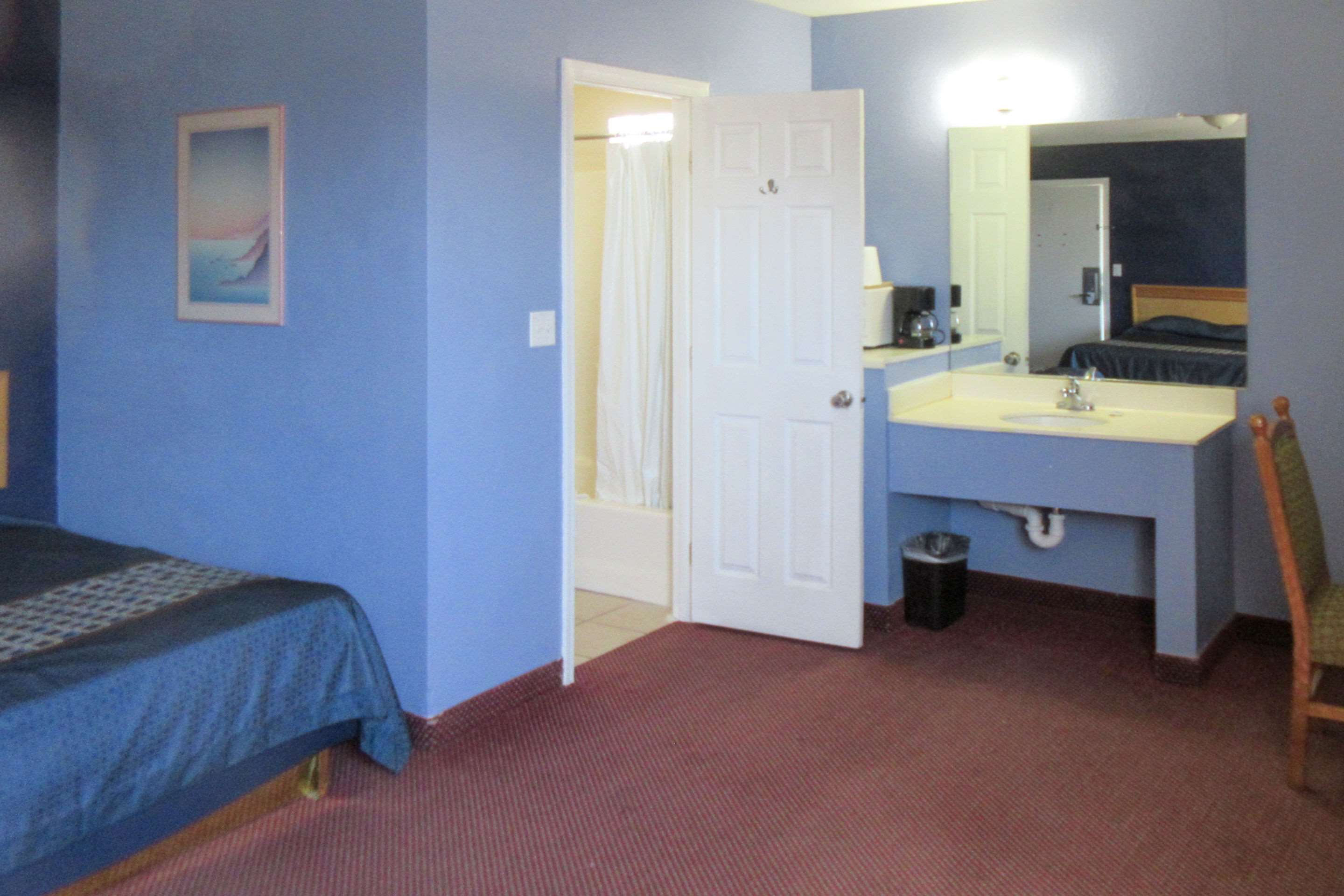 Rodeway Inn & Suites Photo