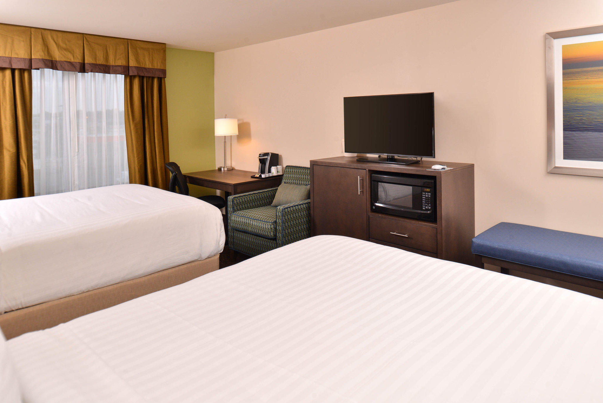 Holiday Inn Express & Suites Dearborn SW - Detroit Area Photo
