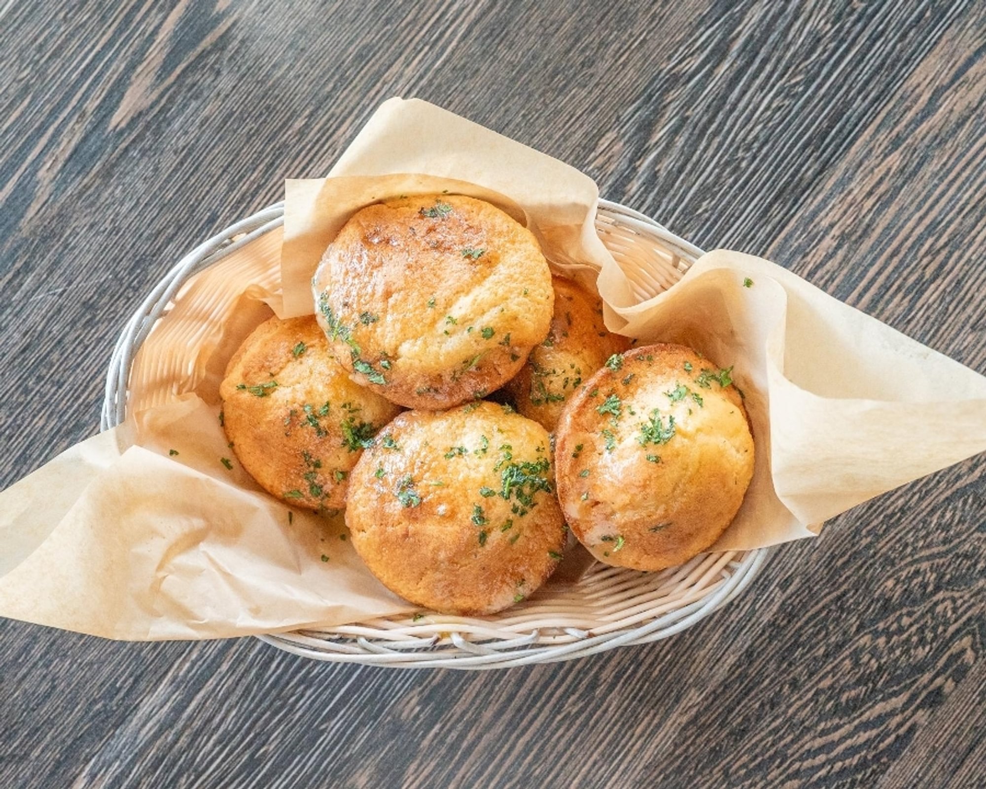 BUSSIN CORNMUFFINS BASKET
