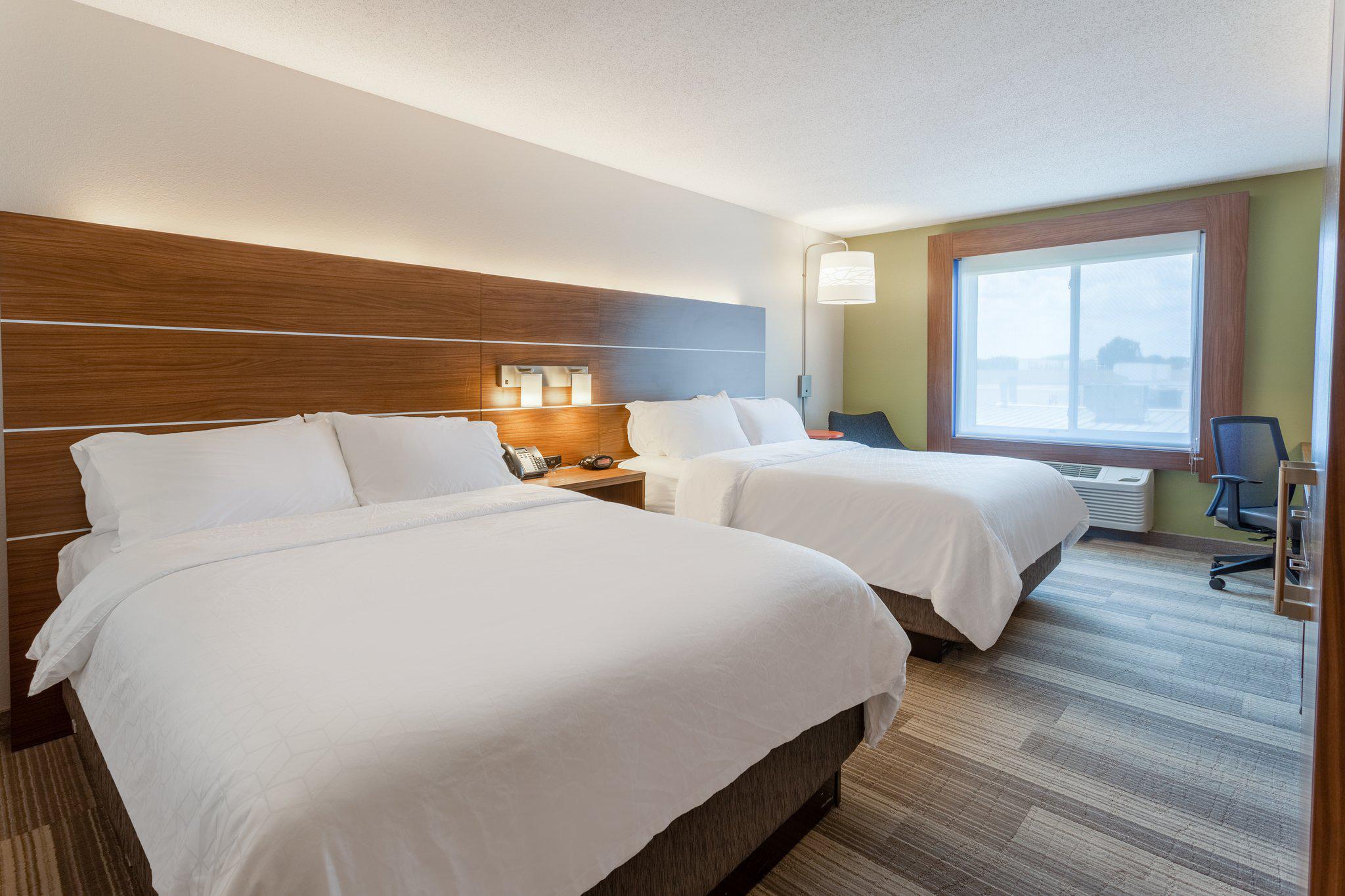 Holiday Inn Express & Suites Burlington Photo