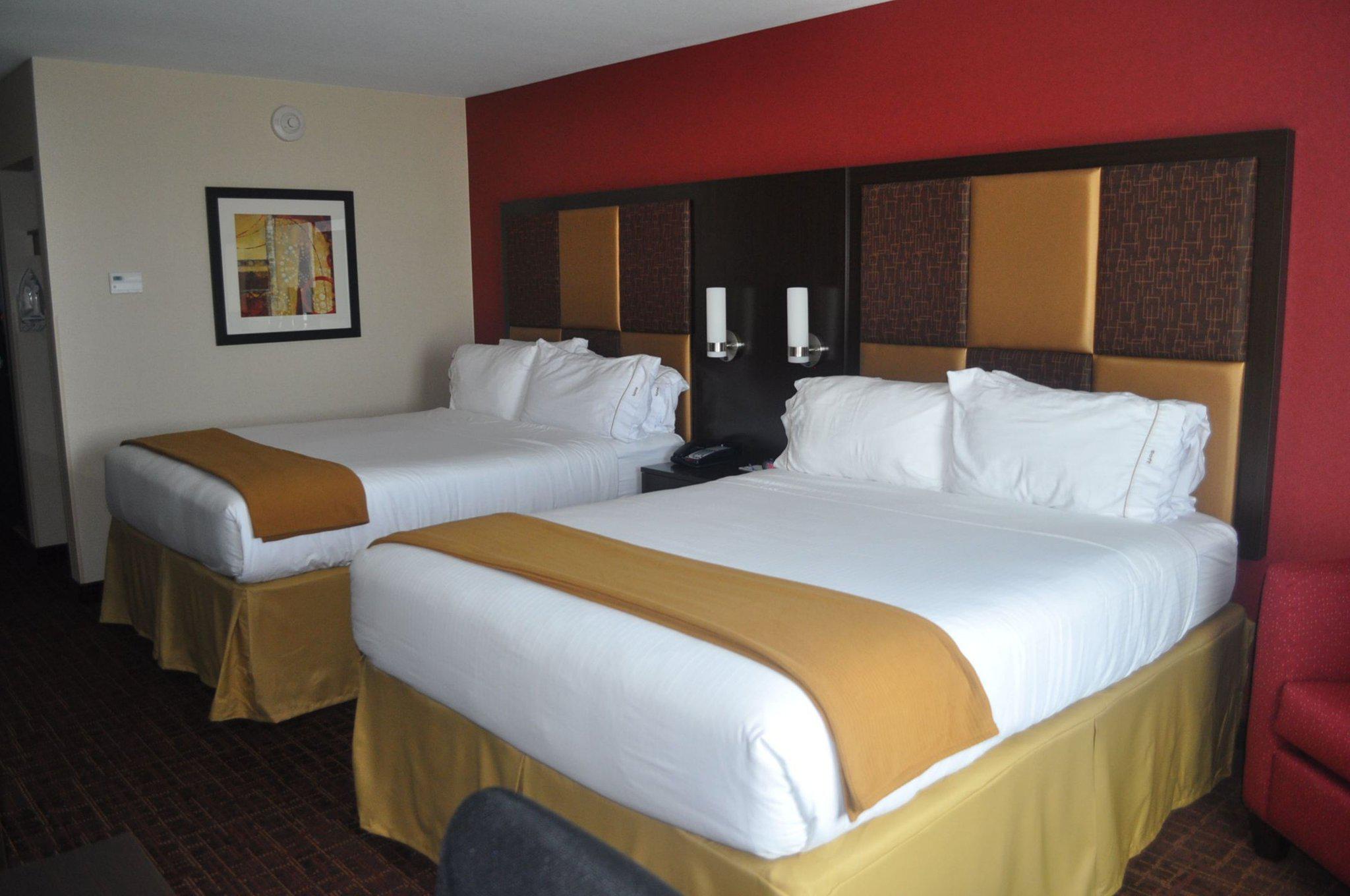 Holiday Inn Express & Suites Greensburg Photo