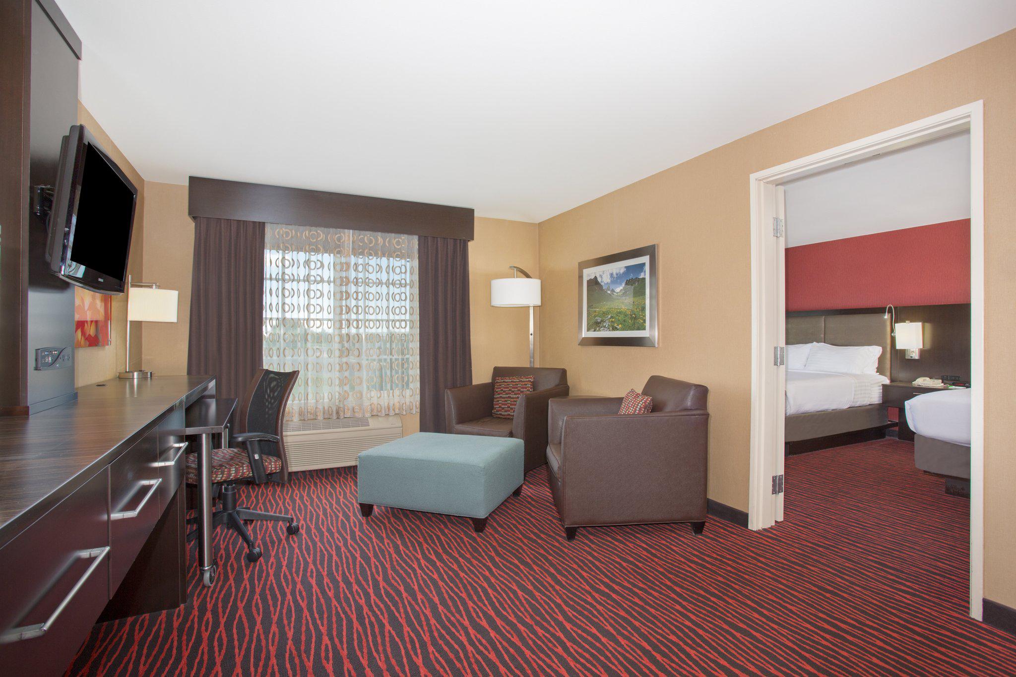 Holiday Inn Colorado Springs Airport Photo