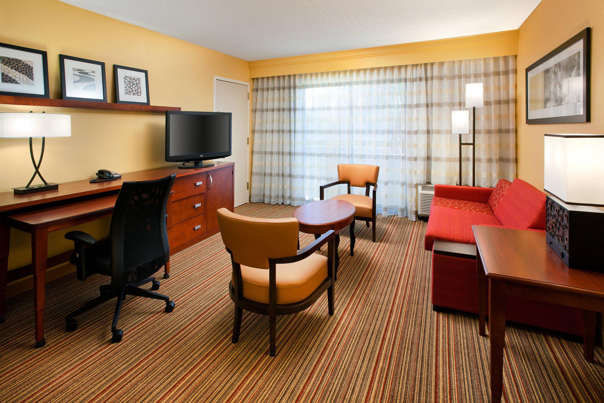 Courtyard by Marriott San Diego Sorrento Valley Photo