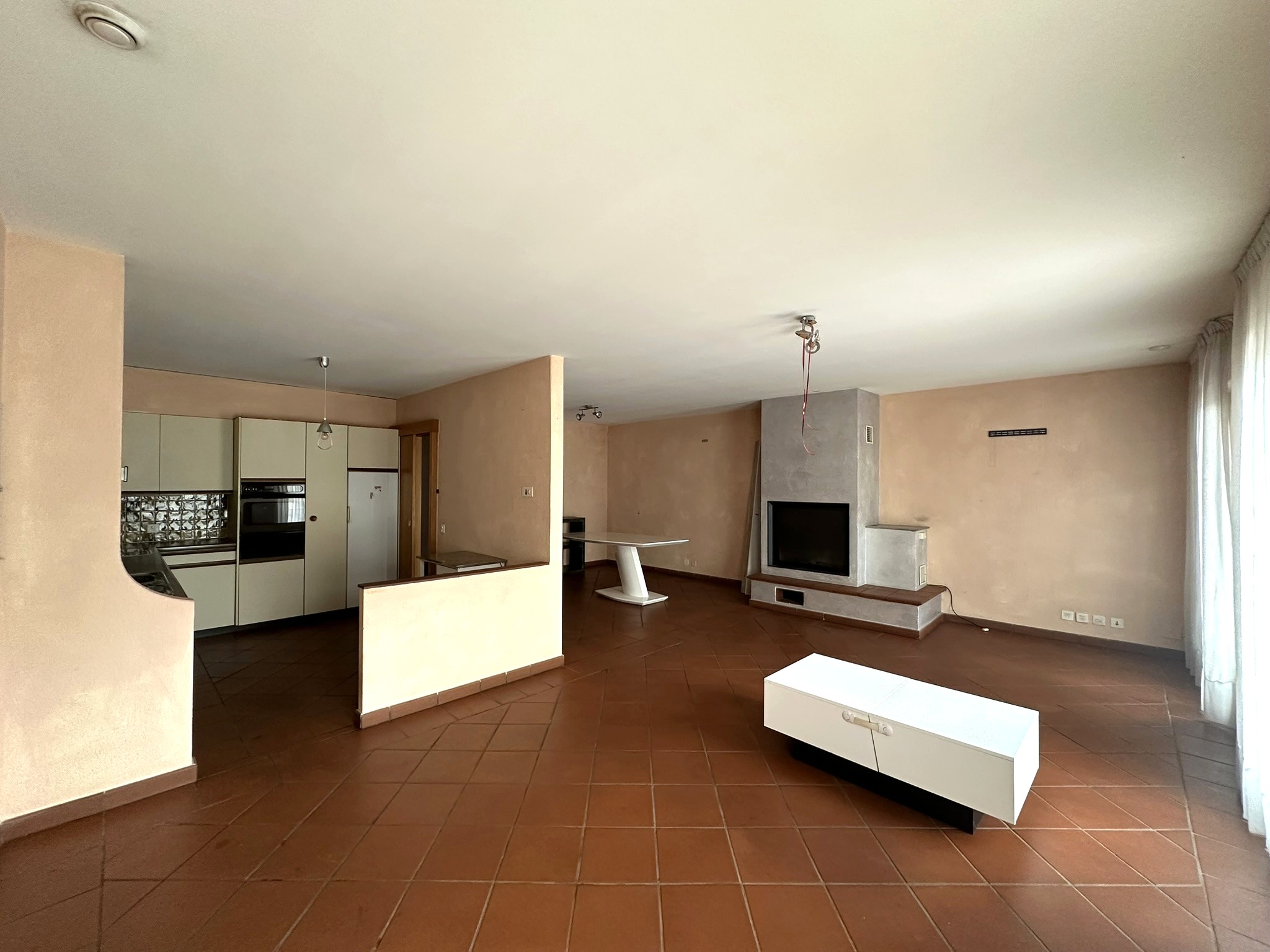 Magliaso - 3.5-room apartment with a balcony and a large terrace
