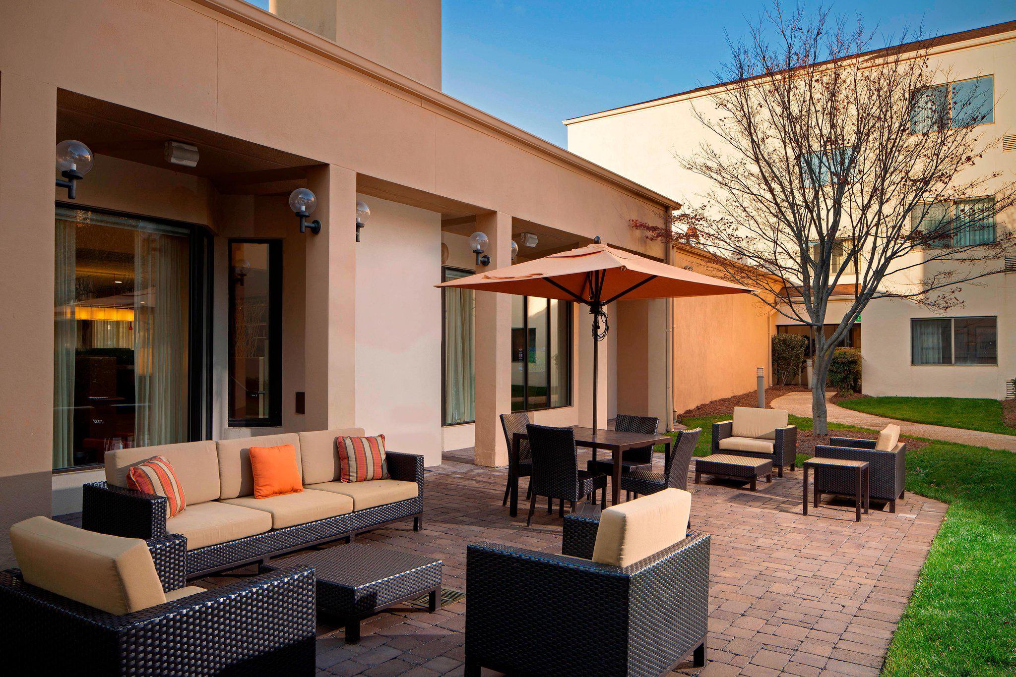 Courtyard by Marriott Charlotte Arrowood Photo