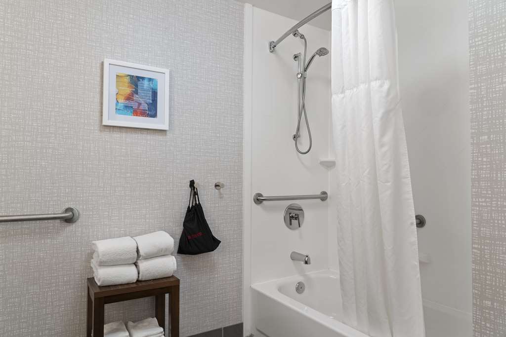 Hampton Inn & Suites Newport News (Oyster Point) Image