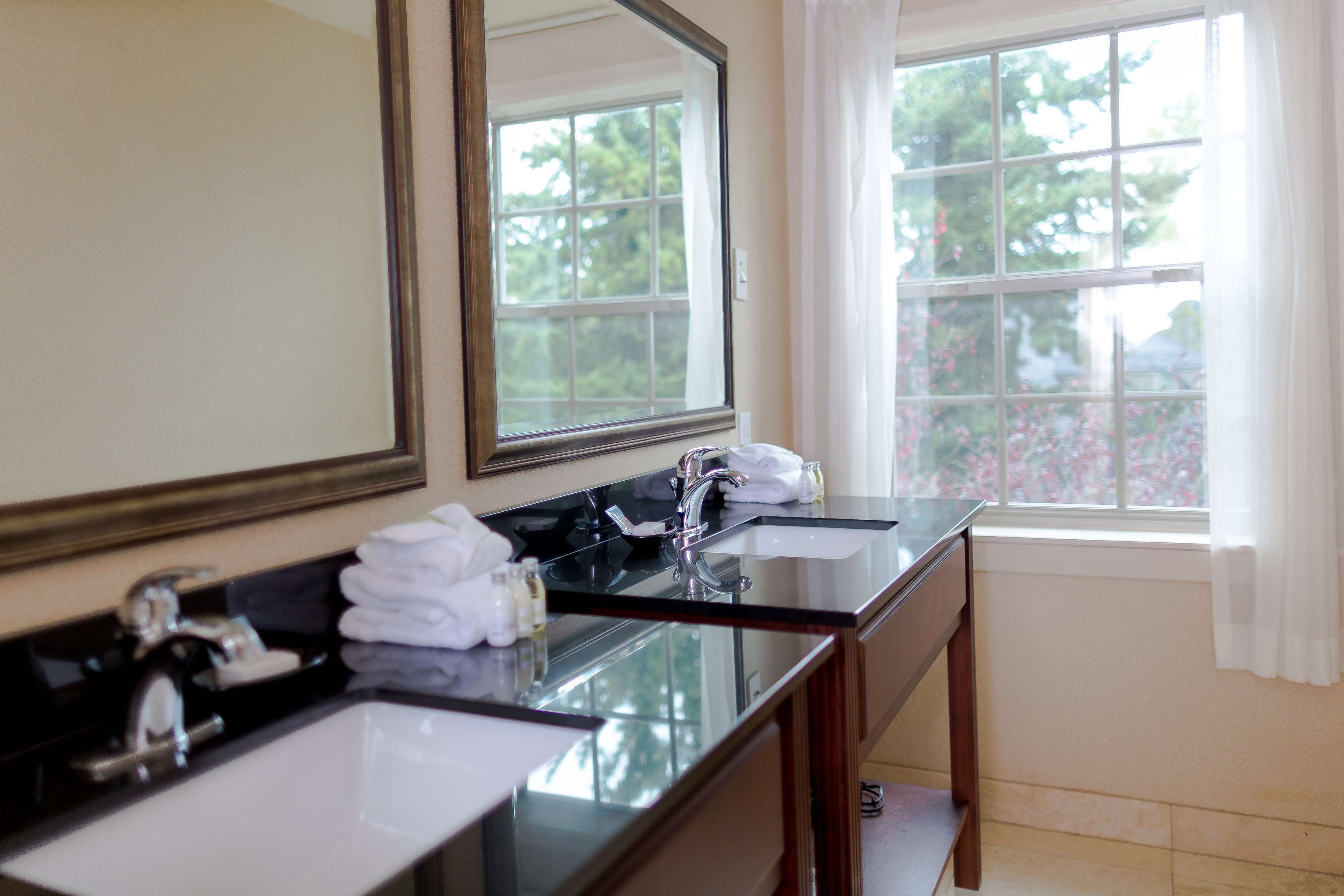 Best Western Heritage Inn Photo