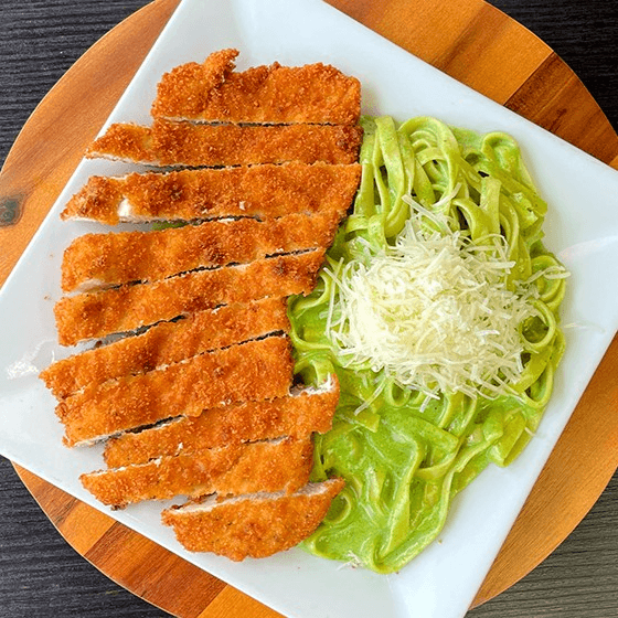 Tallarin Verde Con Milanesa