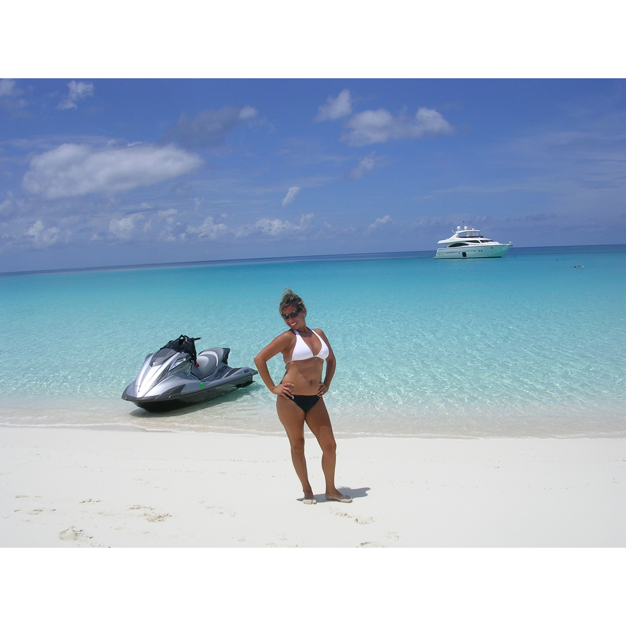 Luxury Yacht Charters, Inc. &amp; Boat Rentals Logo