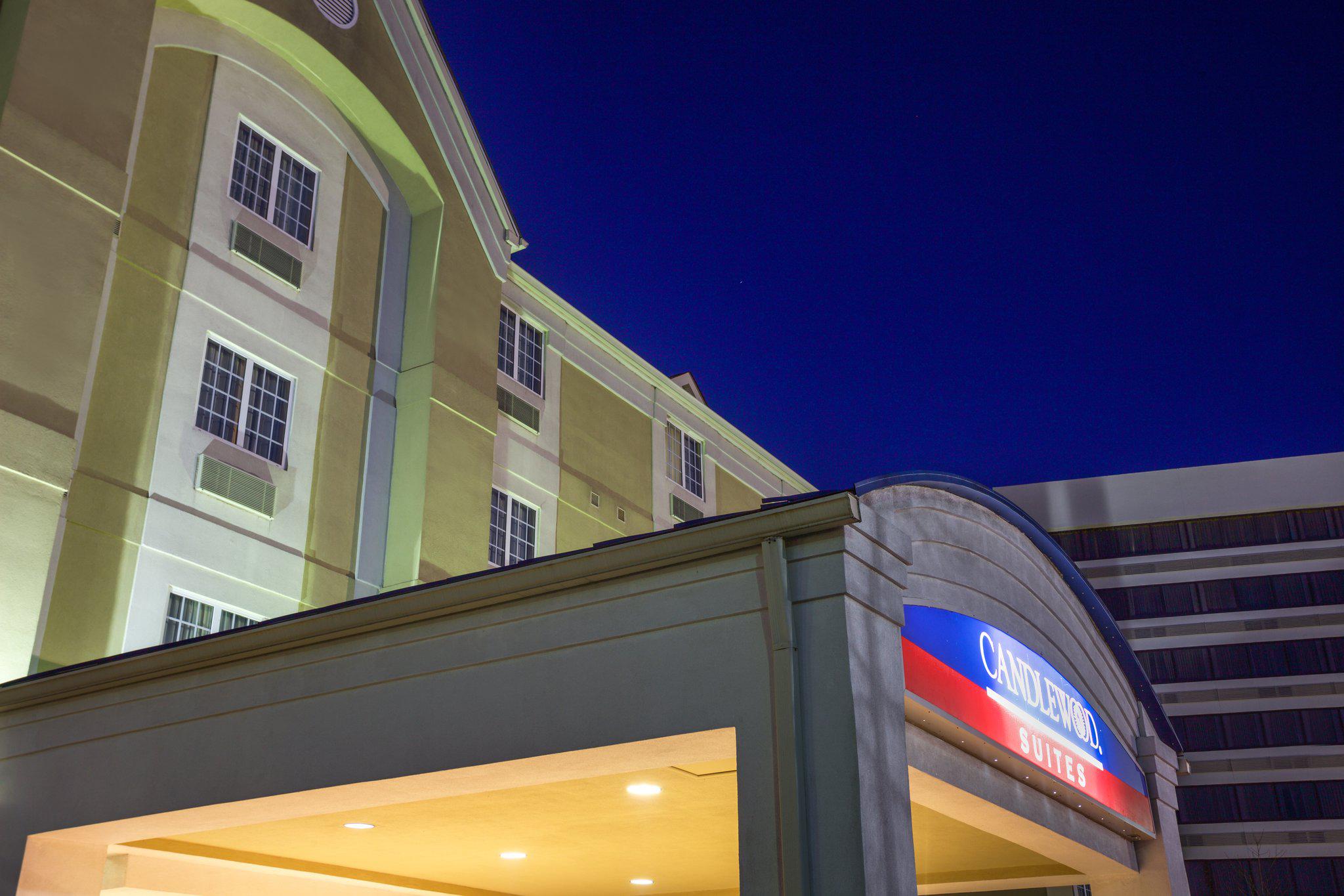 Candlewood Suites Virginia Beach Town Center Photo