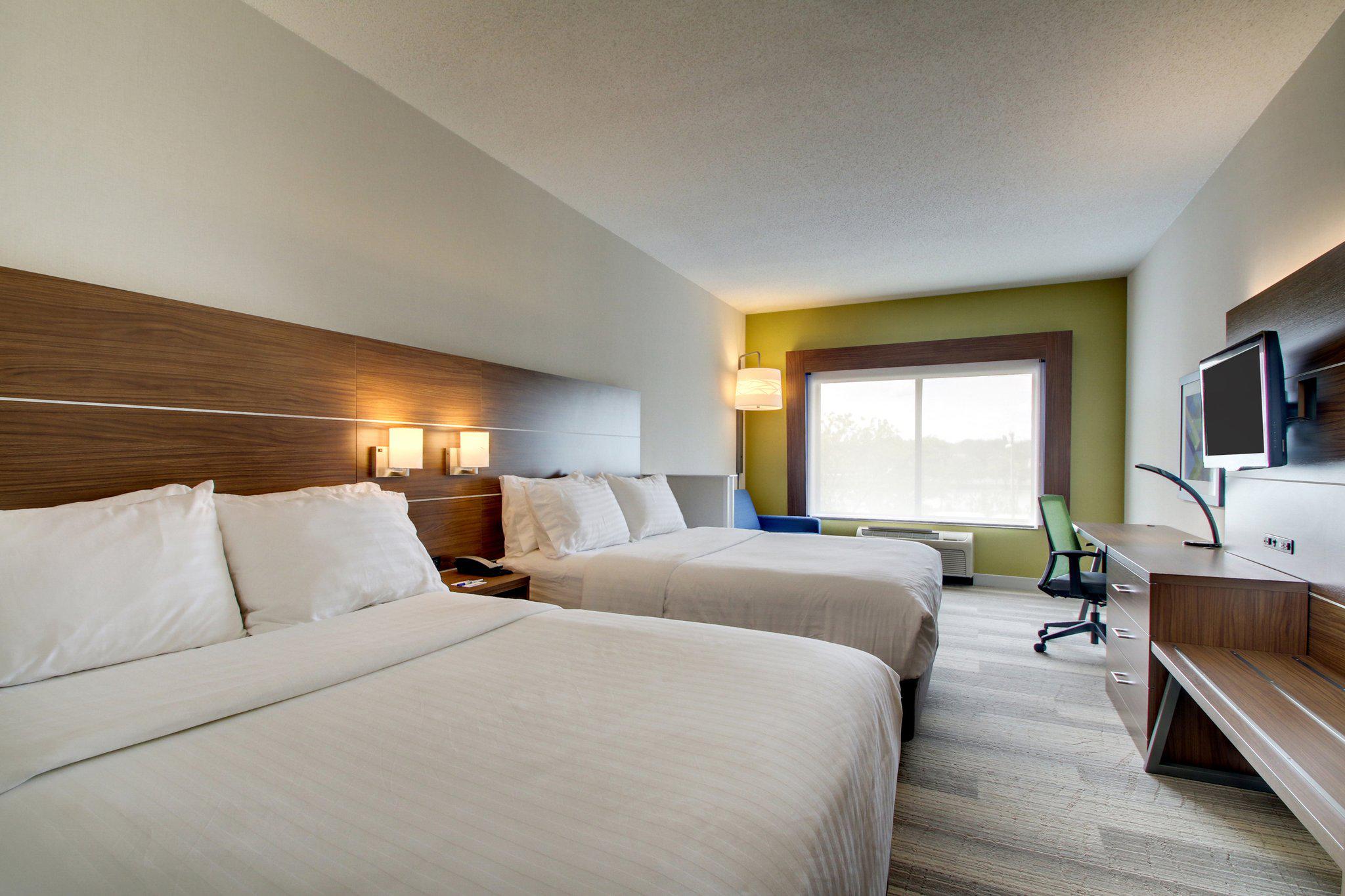 Holiday Inn Express & Suites Aurora - Naperville Photo