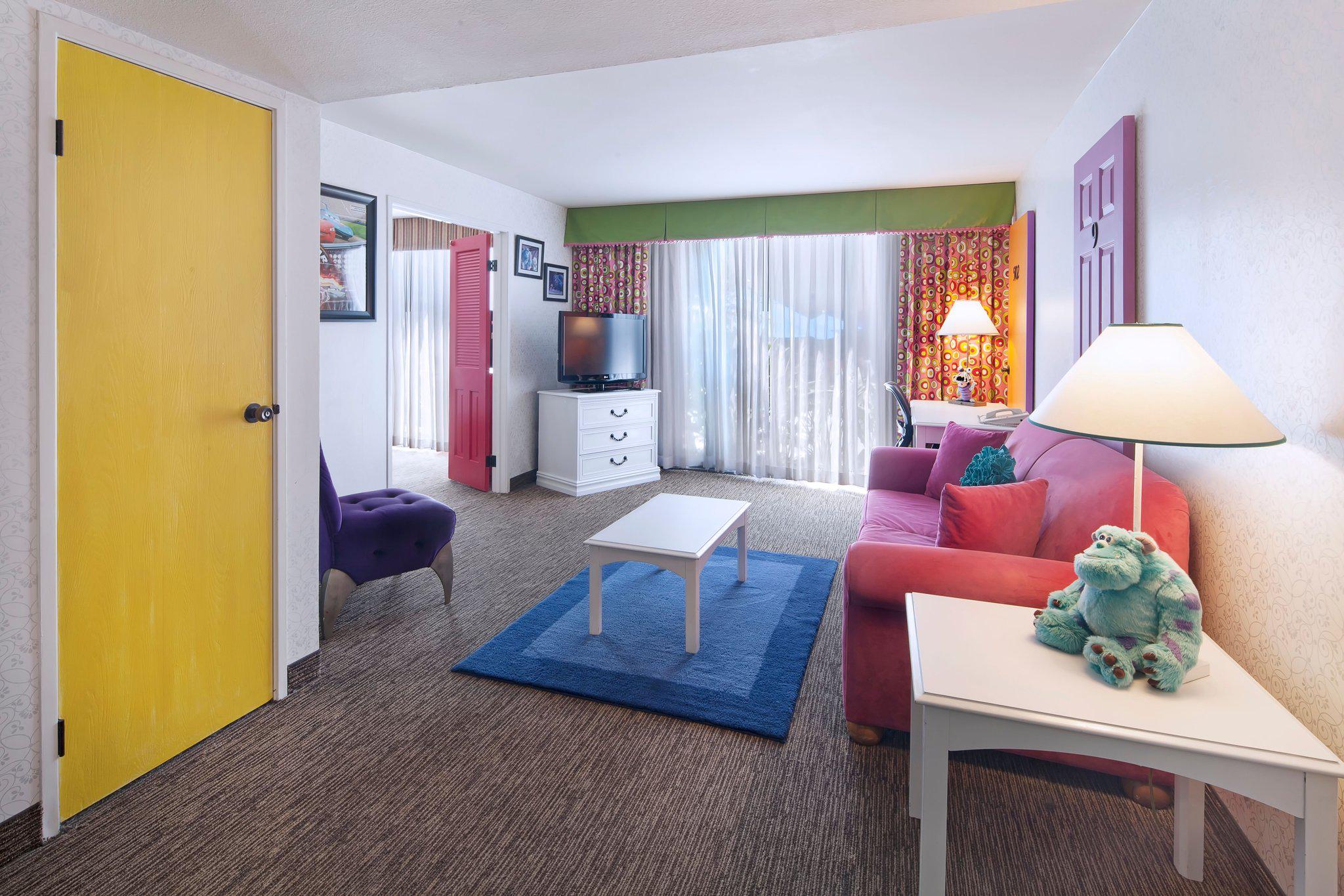 Holiday Inn & Suites Anaheim (1 Blk/Disneyland®) Photo