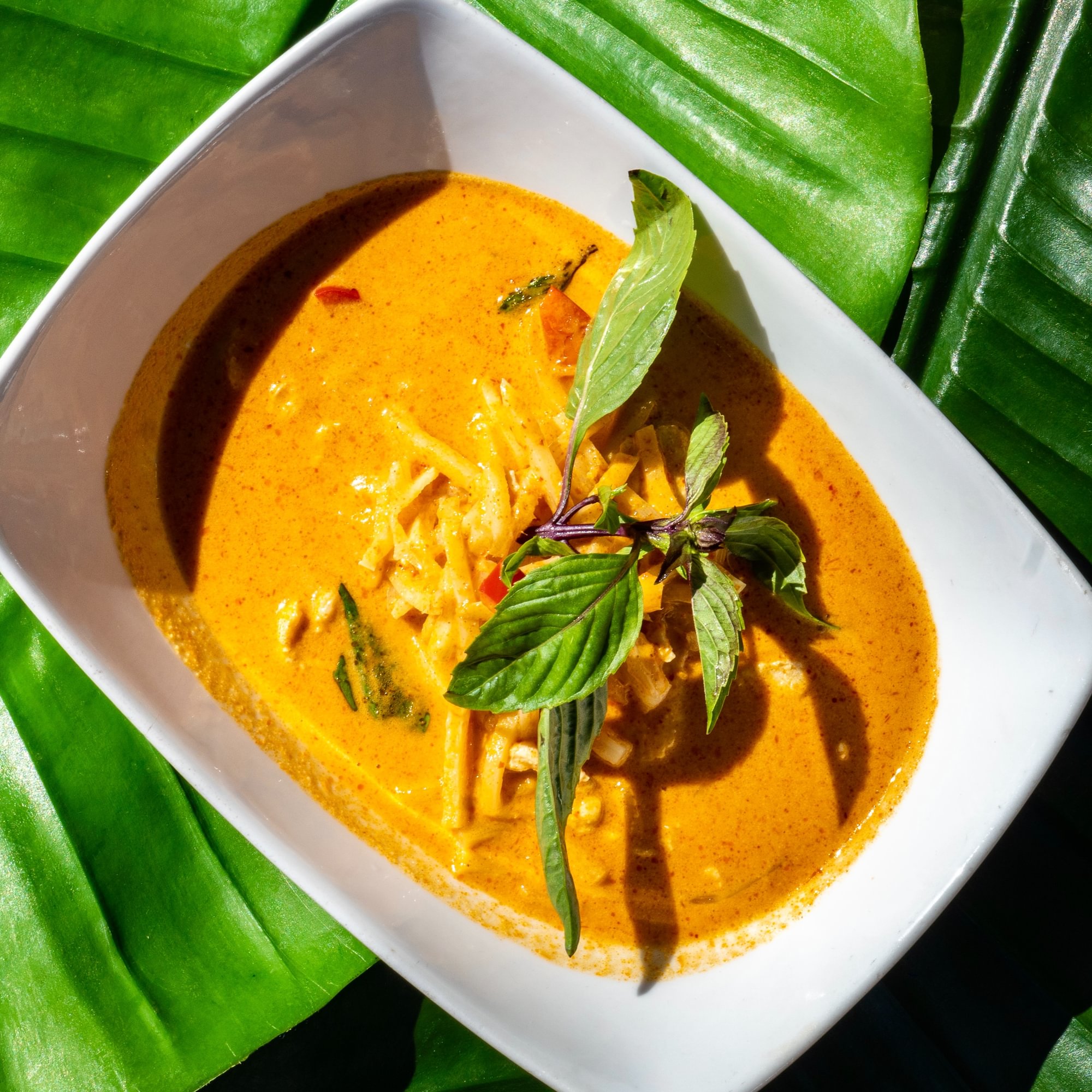 L Red Curry