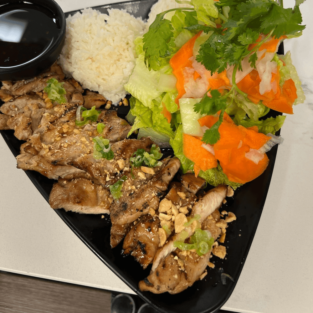 RD1. GRILLED CHICKEN Boneless Rice Dish (Com Ga Nuong Fillet)