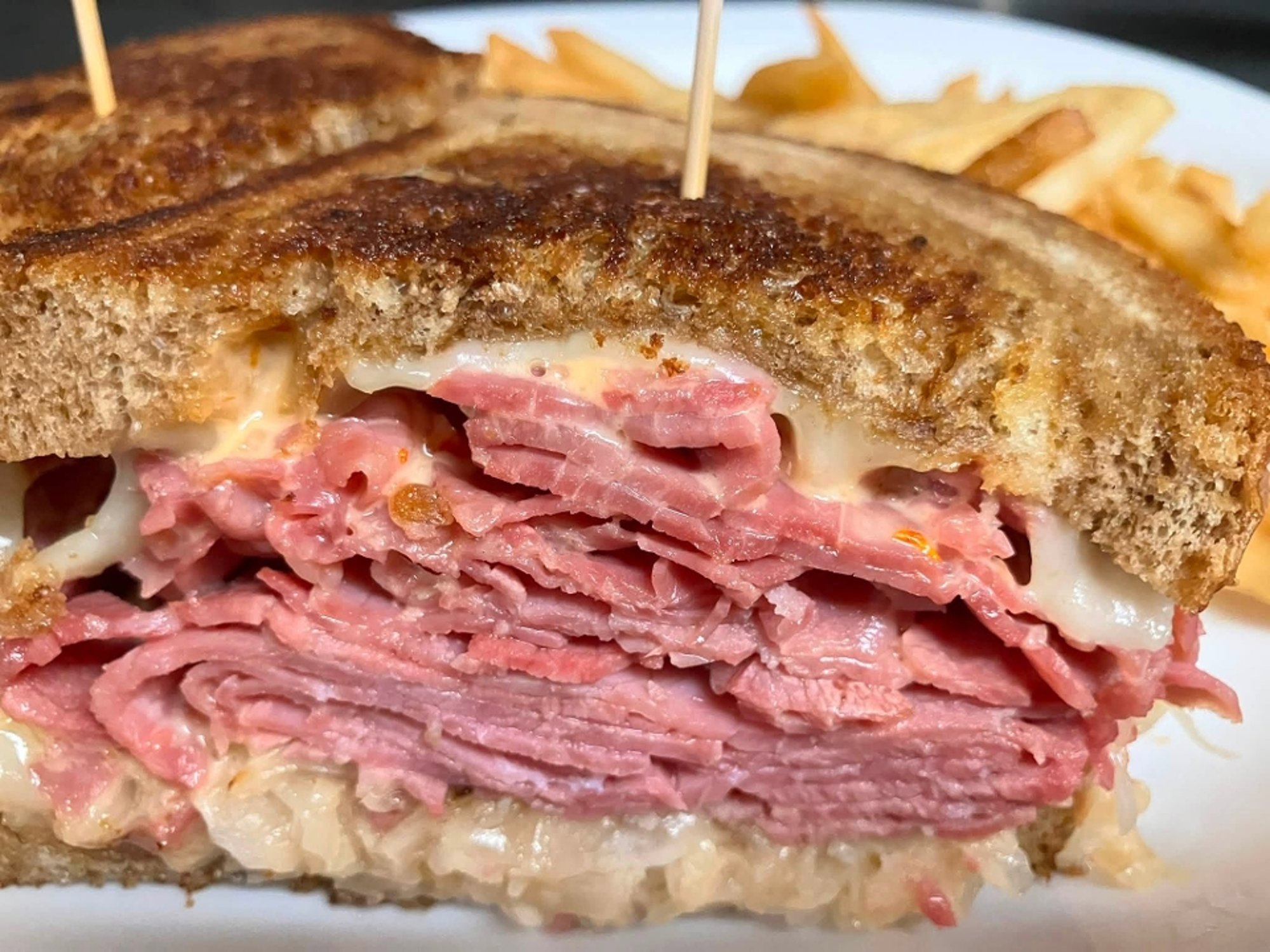 Corned Beef Reuben w/ Fries