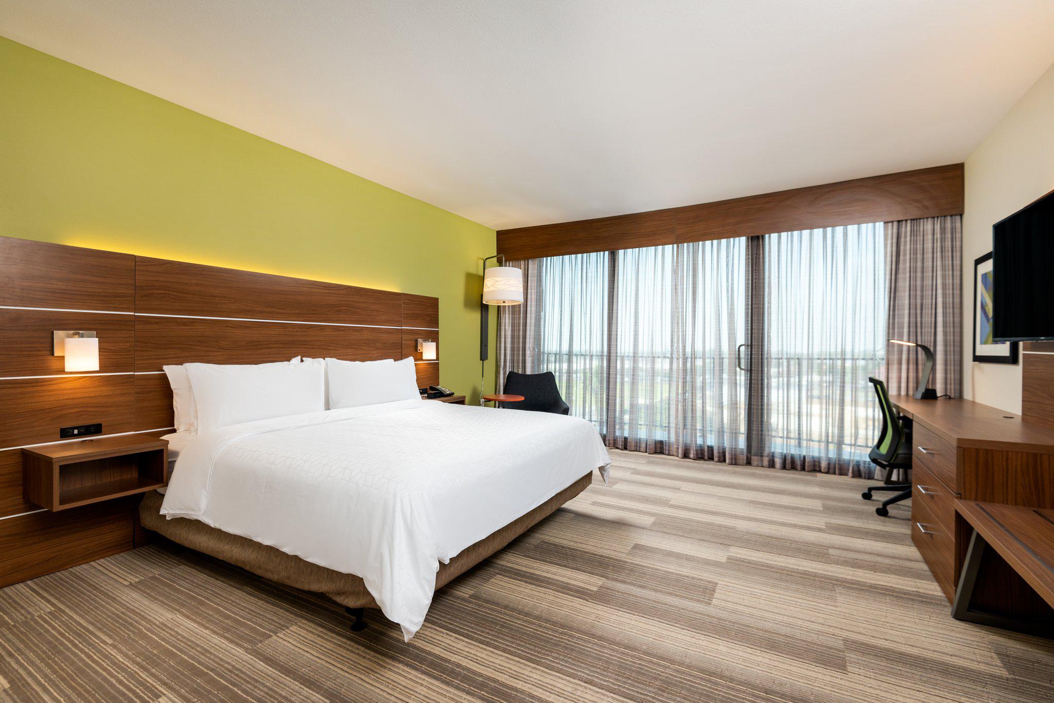 Holiday Inn Express & Suites Santa ANA - Orange County Photo