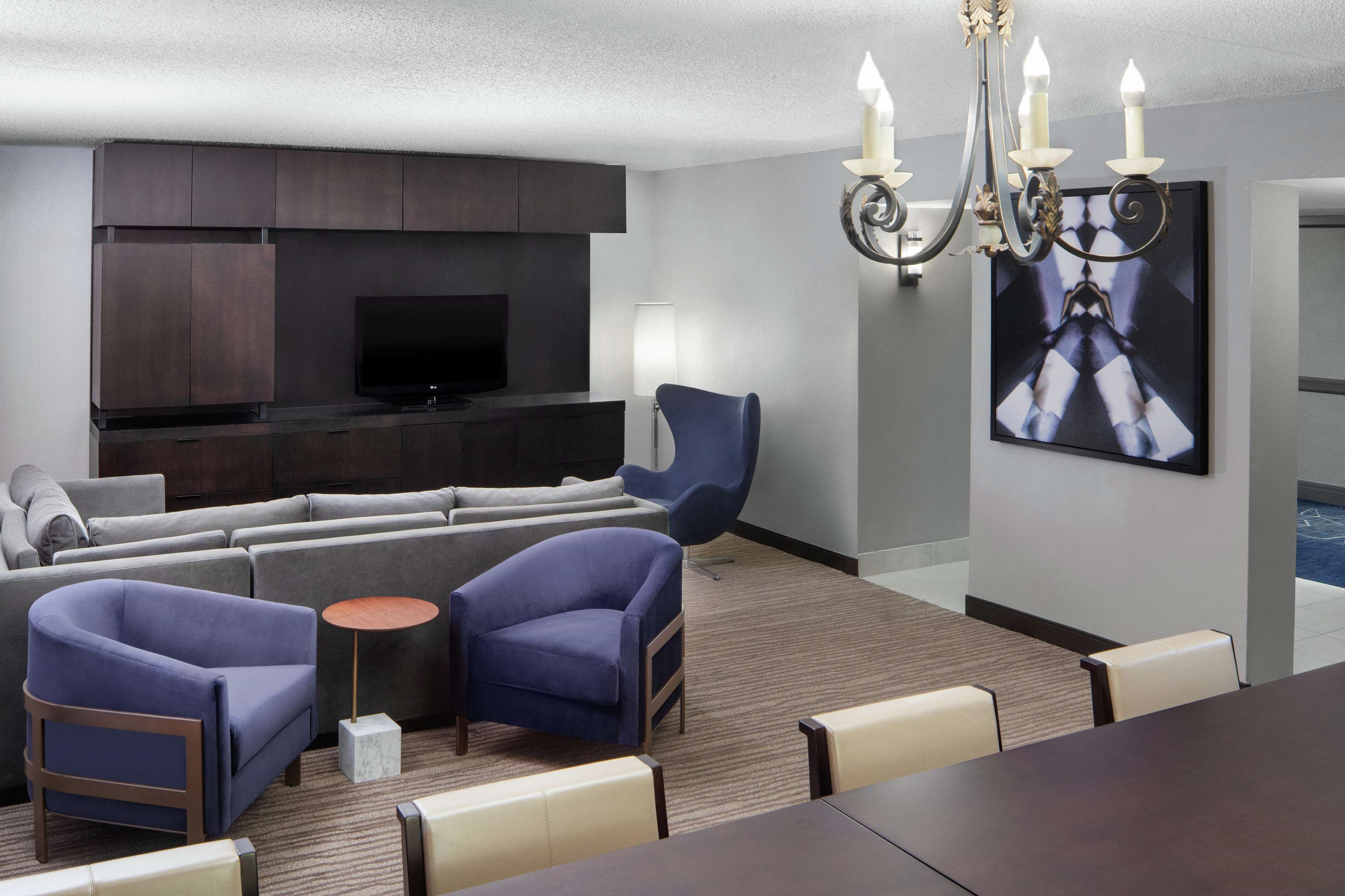 DoubleTree by Hilton Hotel Newark Airport Photo