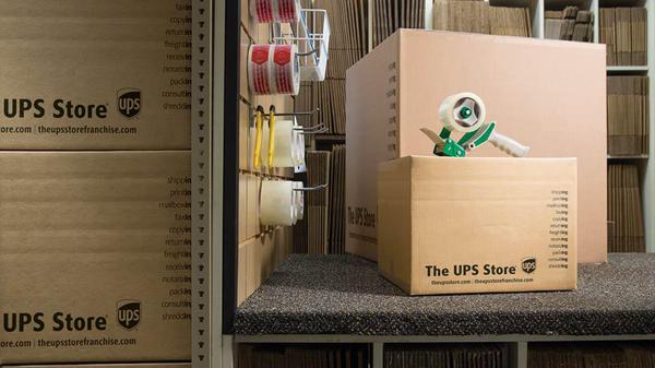 Envío de cajas empaquetadas en The UPS Store