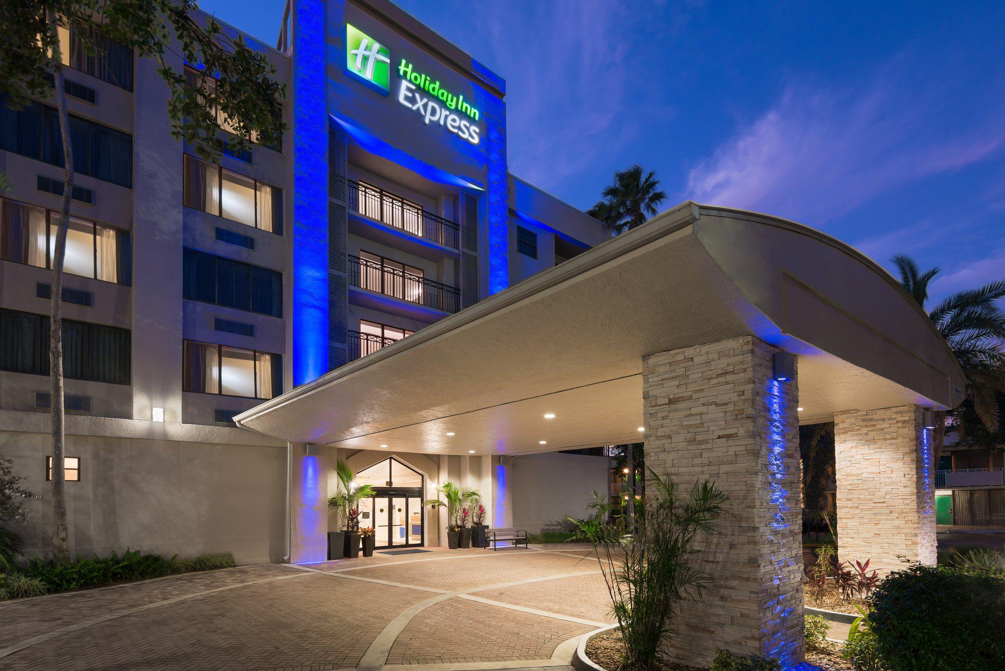 Holiday Inn Express & Suites Ft. Lauderdale-Plantation Photo