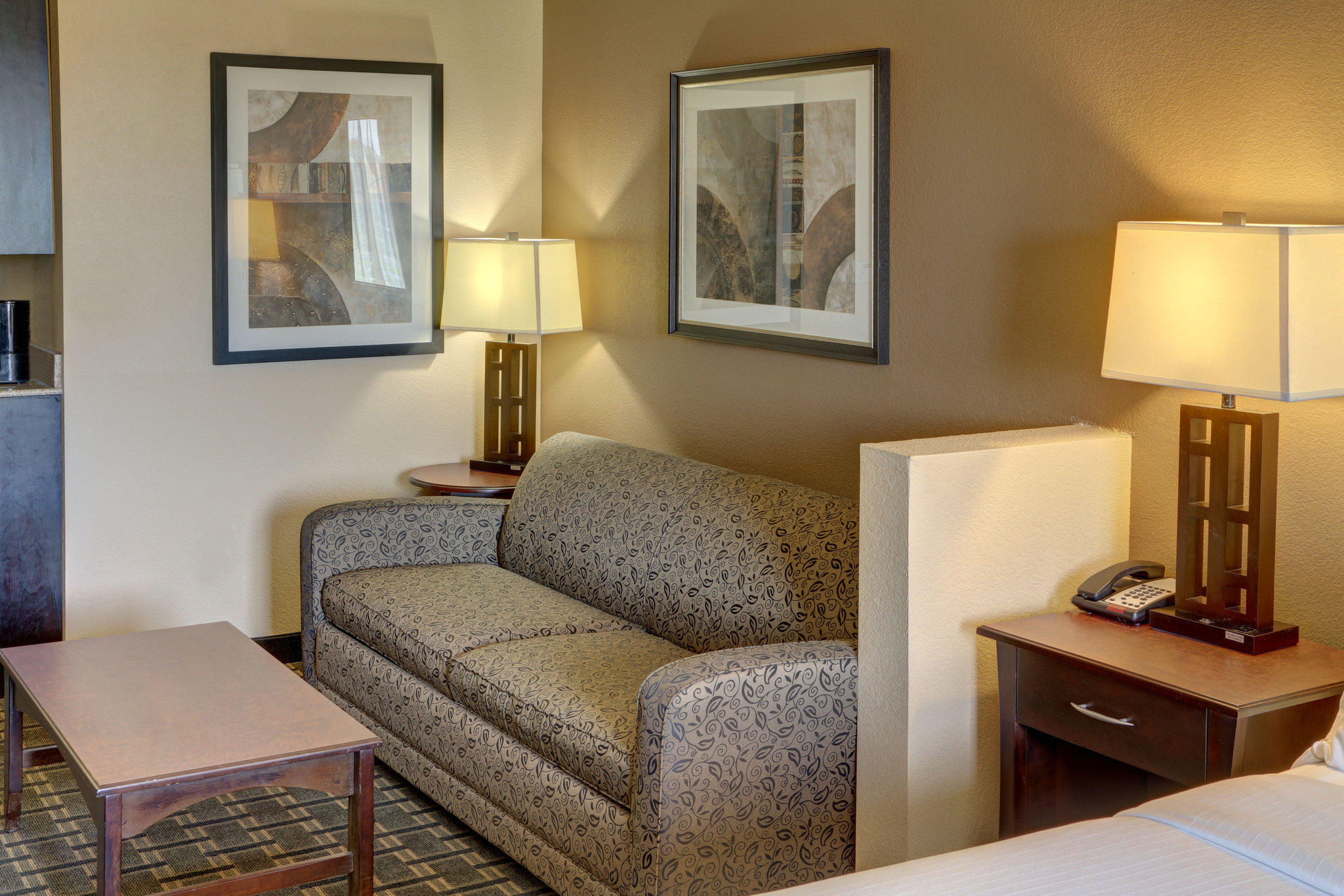 Holiday Inn Express & Suites Huntsville Photo
