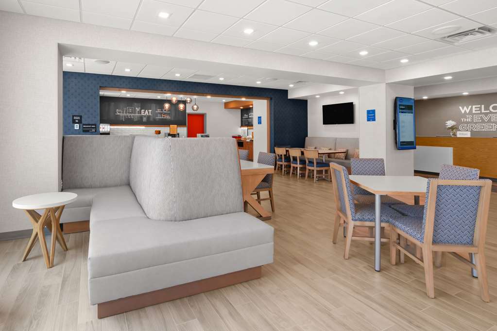 Hampton Inn Bellingham Airport Image