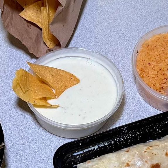Queso & chips
