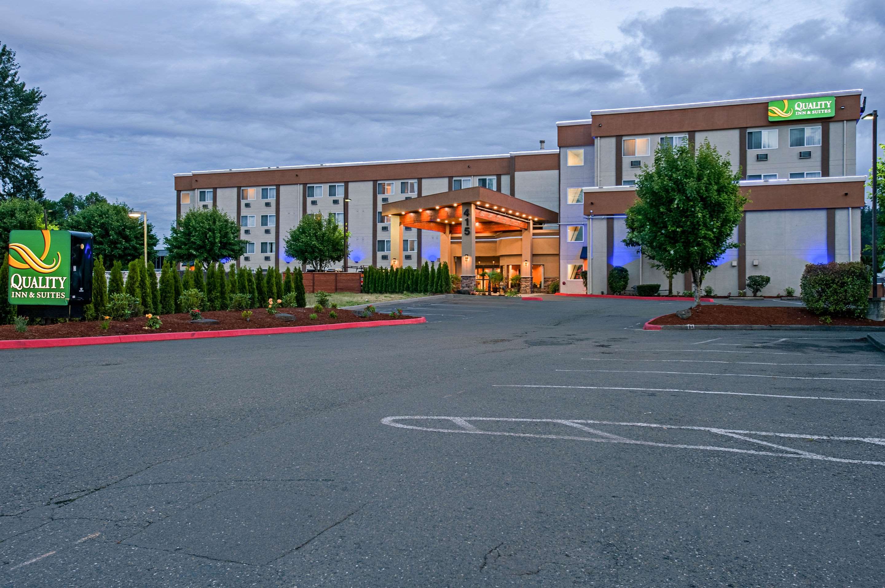 Comfort Inn & Suites Pacific - Auburn Photo