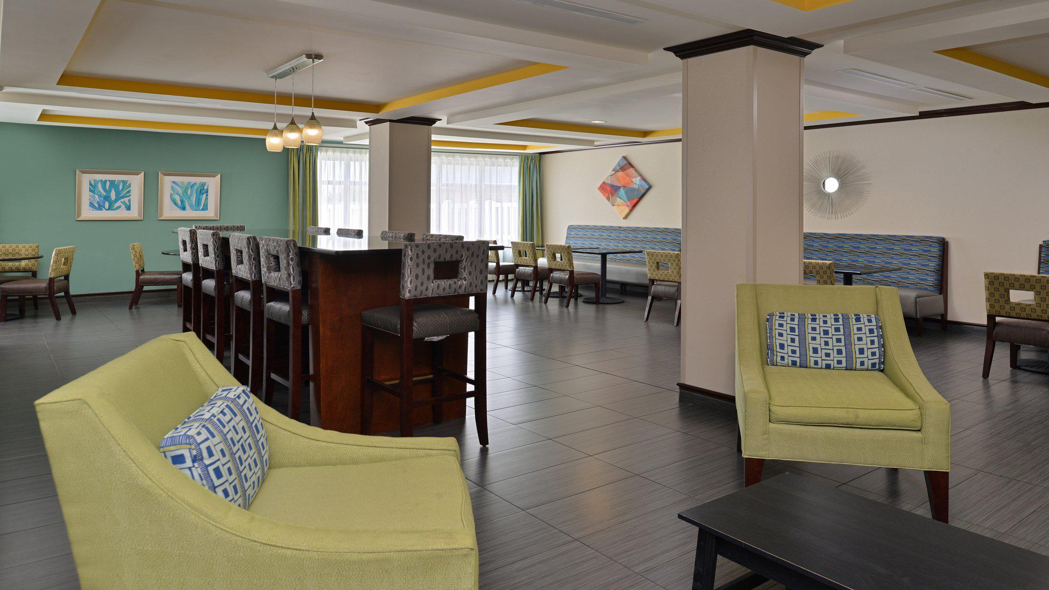 Holiday Inn Express & Suites Ft. Walton Beach - Hurlburt Area Photo