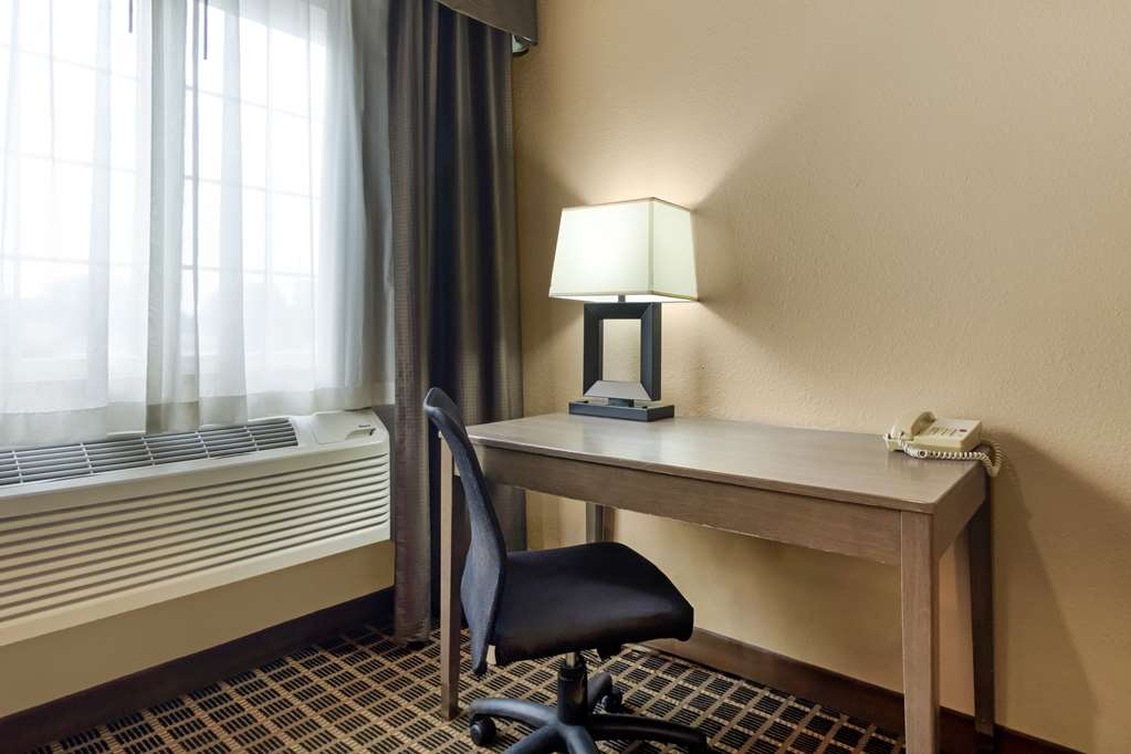 Best Western Plus Yakima Hotel Image