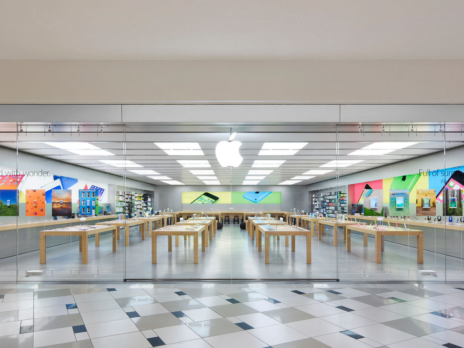 Apple Twelve Oaks Photo