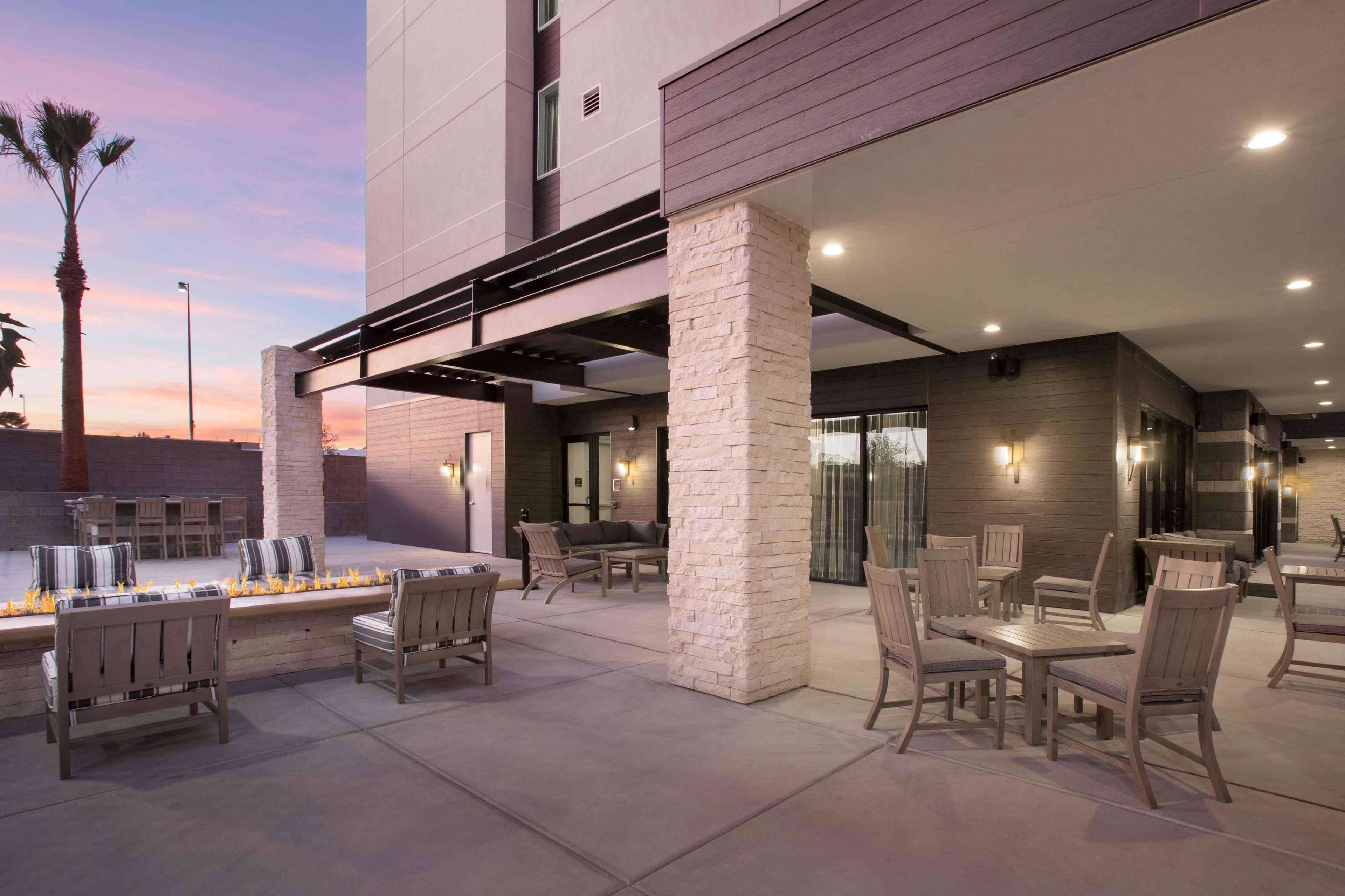 Homewood Suites by Hilton Las Vegas City Center Photo