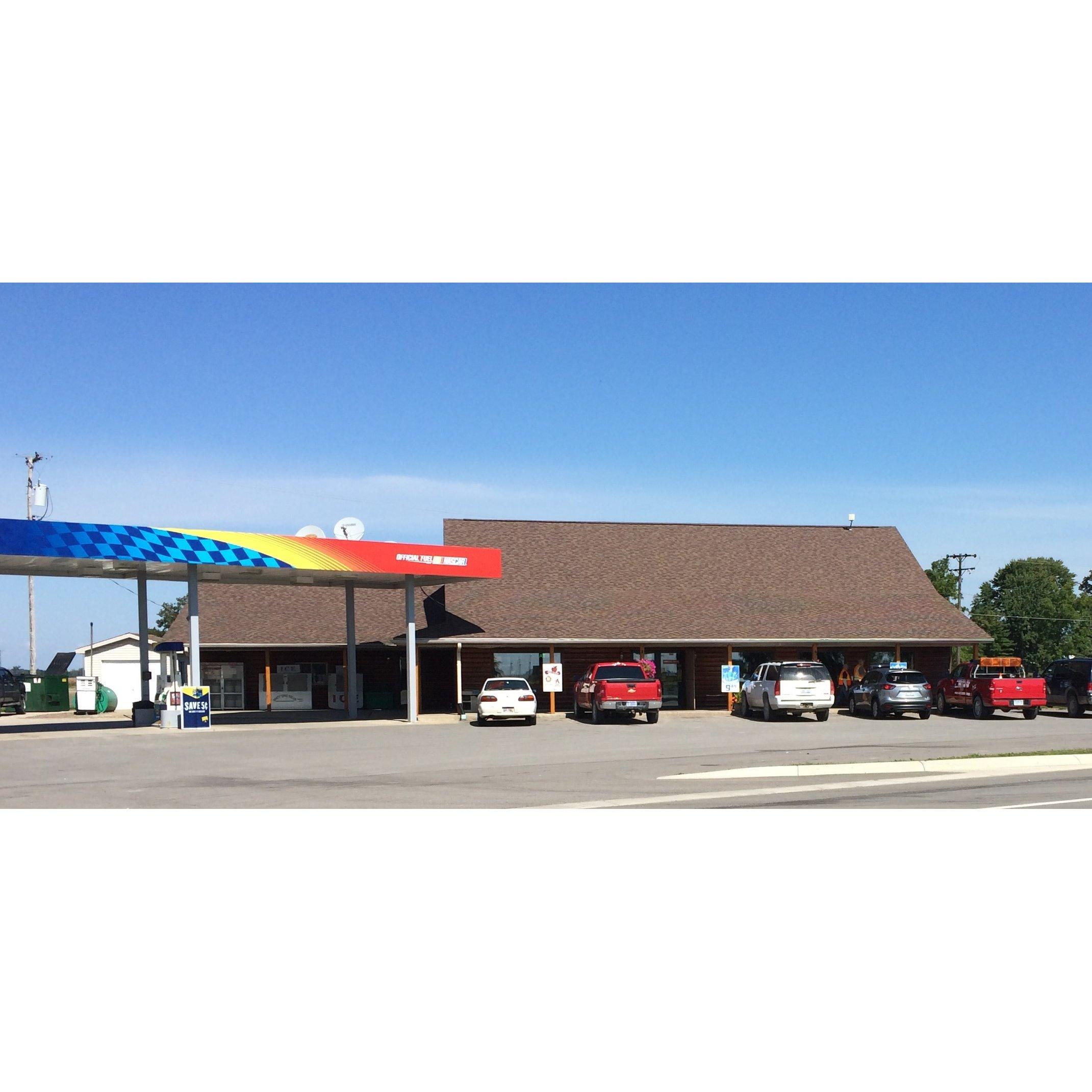 The Log Cabin Country Store Store Logo