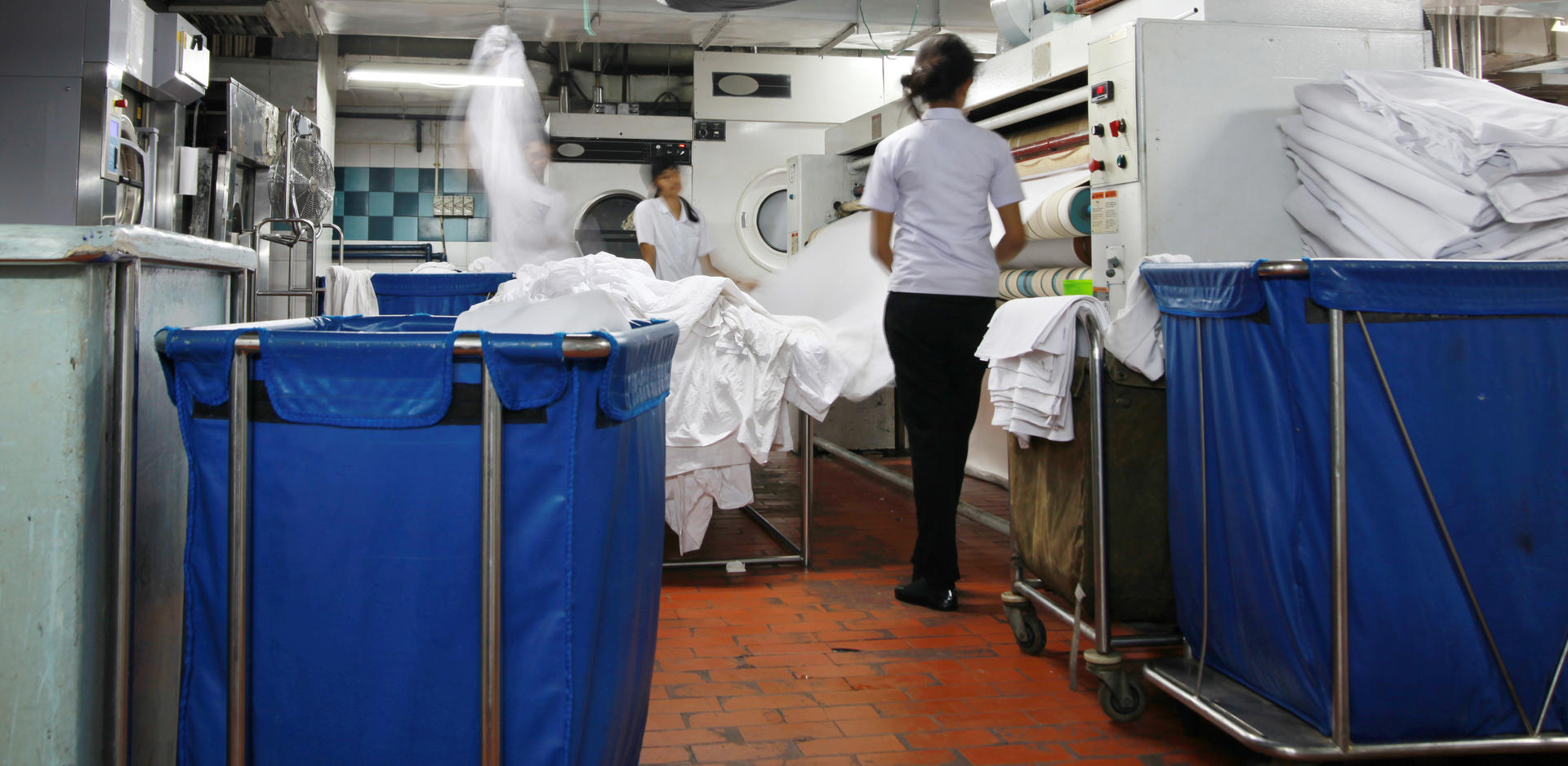 Let us worry about your linen so you can focus on your clients and provide the optimum service they well deserve. We guarantee impeccable service! Call this month to receive 20% off your order!