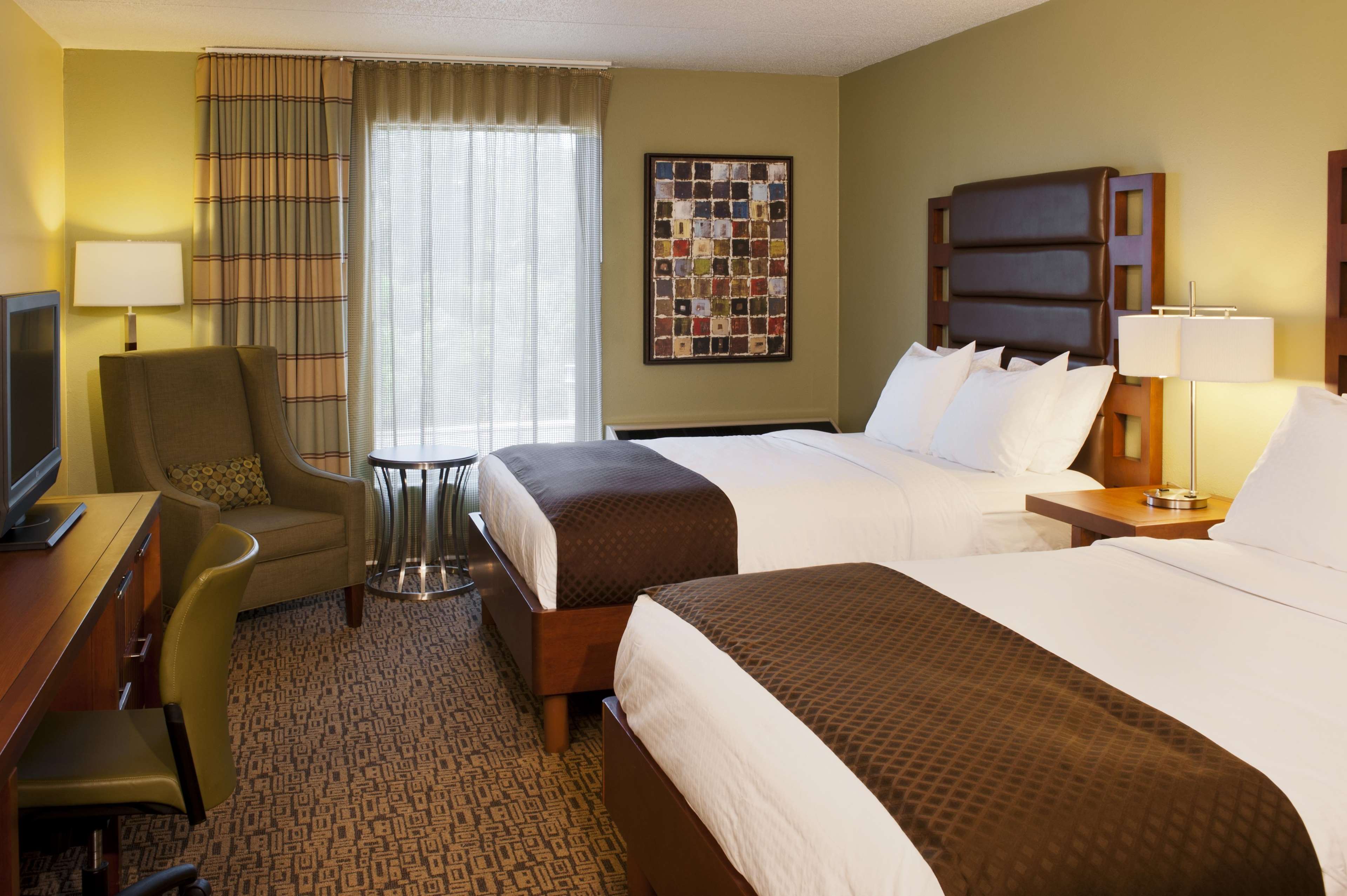 DoubleTree by Hilton Hotel Collinsville - St. Louis Photo