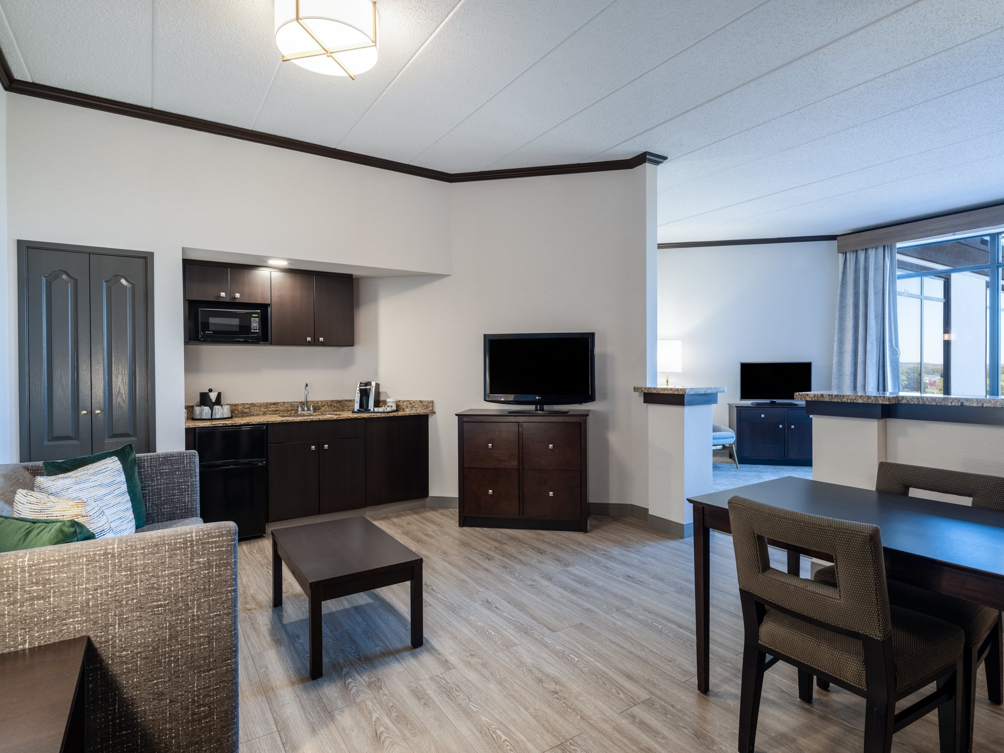 Holiday Inn & Suites Chicago Northwest - Elgin by IHG Image