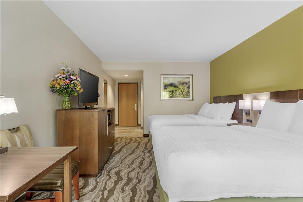 Best Western Plus River Escape Inn & Suites Image