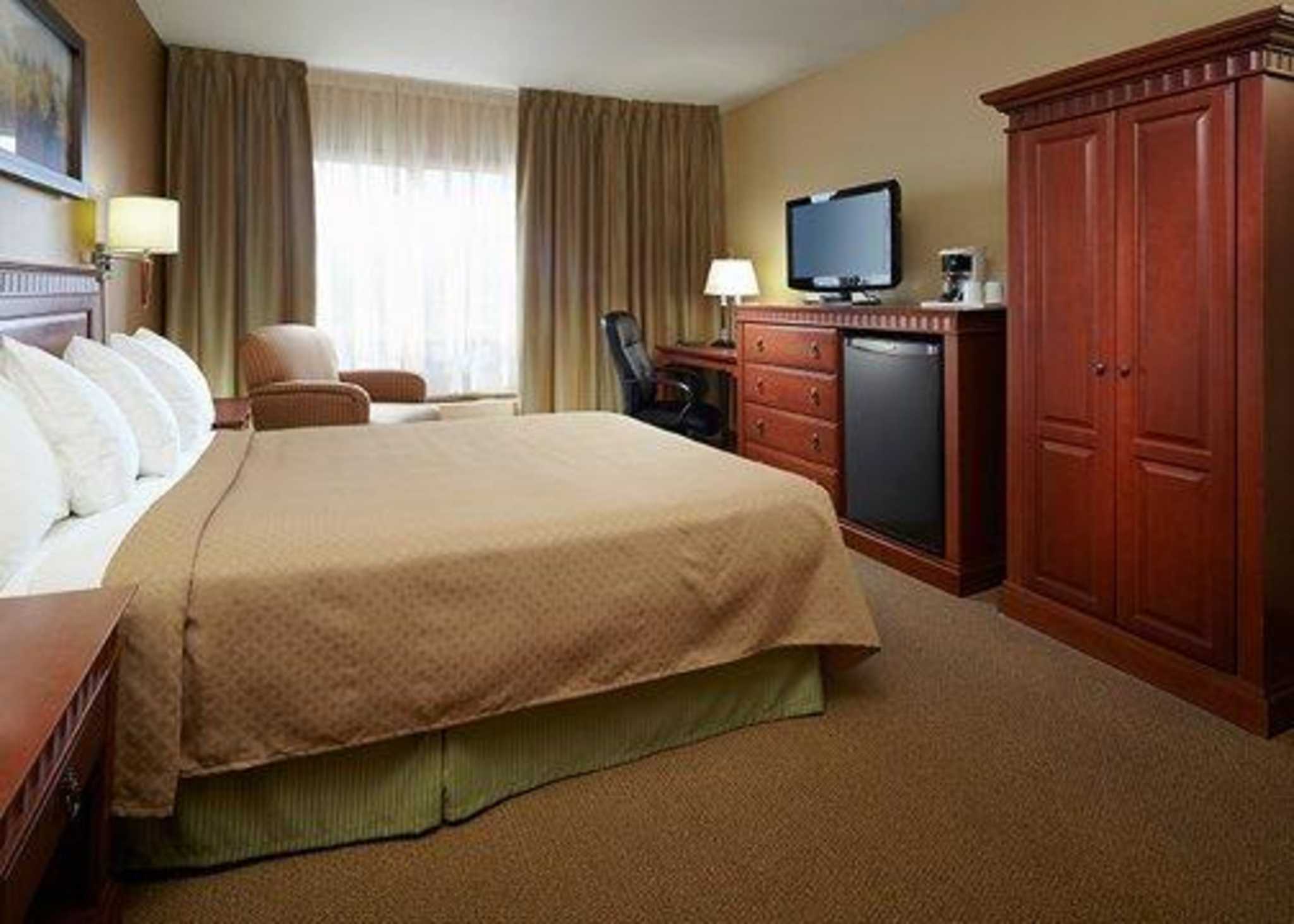 Images Quality Inn & Suites P.E. Trudeau Airport