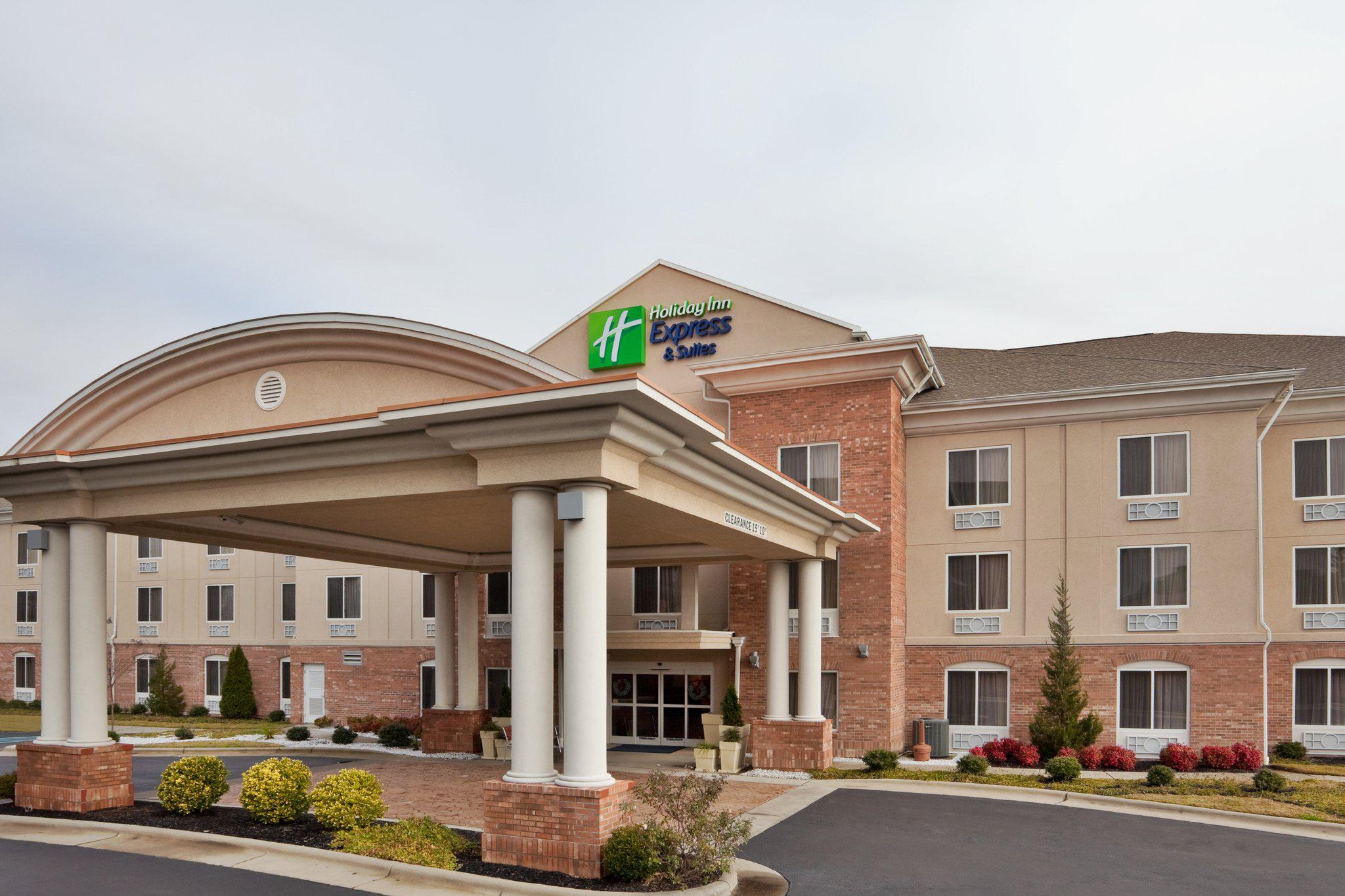 Holiday Inn Express & Suites High Point South Photo